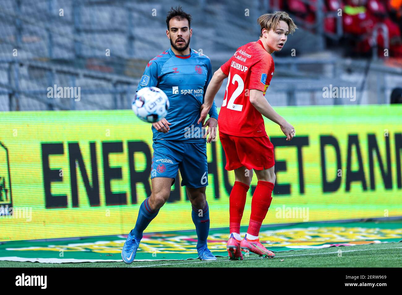 Fortære Serrated Arrowhead Farum, Denmark. 28th Feb, 2021. Pedro Ferreira (6) of AaB Fodbold and  Andreas Schjelderup (32) of FC Nordsjaelland seen in the 3F Superliga match  between FC Nordsjaelland and AaB Fodbold in Right