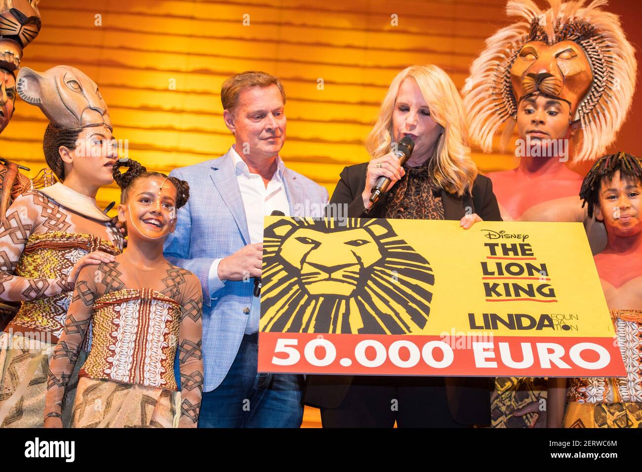 Albert Verlinde and Linda de Mol during the second anniversary of The Lion King at AFAS Circus Theater in Scheveningen, the LINDA.foundation by Linda Mol will receive a €50,000 checue. (