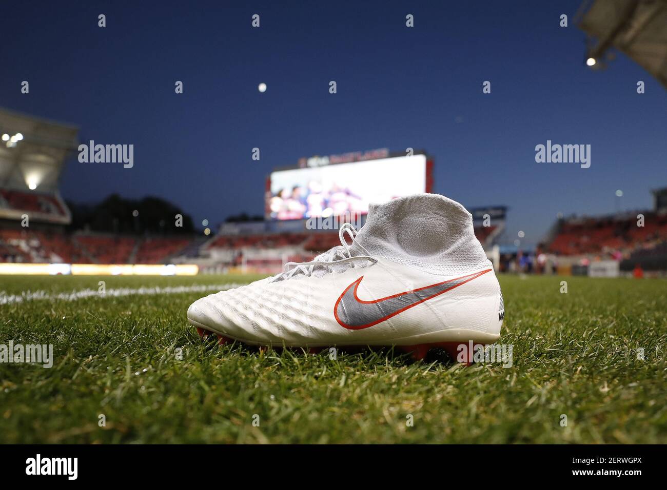 Nike soccer hi-res stock photography and images - Alamy