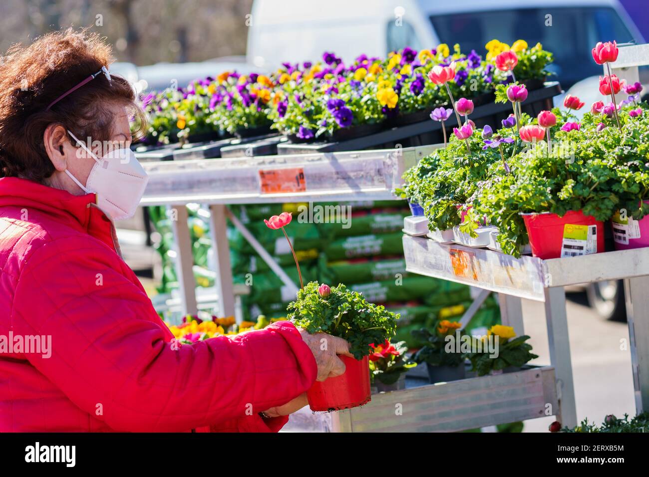 Mainz, Germany. 01st Mar, 2021. Two women stand in line with flowers at the  checkout in the Hornbach garden center. On 1 March, some Corona measures  will be relaxed again in Rhineland-Palatinate.
