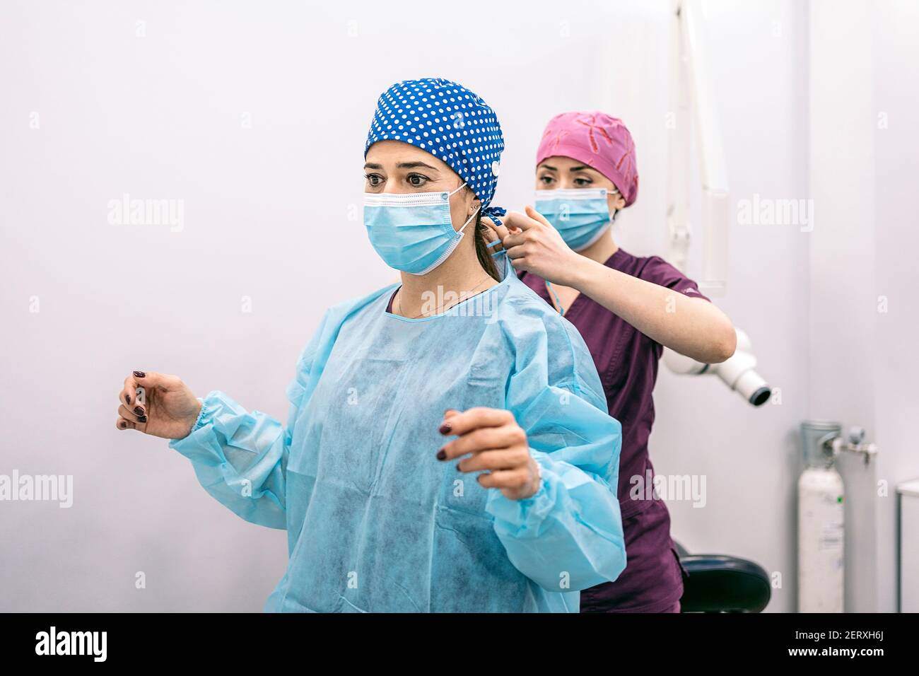 Woman wearing hair net hi-res stock photography and images - Alamy