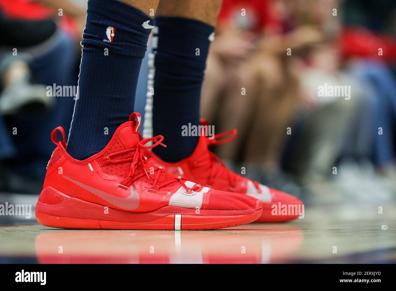 sej klipning benzin Oct 26, 2018; New Orleans, LA, USA; A detail of shoes worn by New Orleans  Pelicans forward Anthony Davis (23) during warmups before the game against  the Brooklyn Nets at Smoothie King