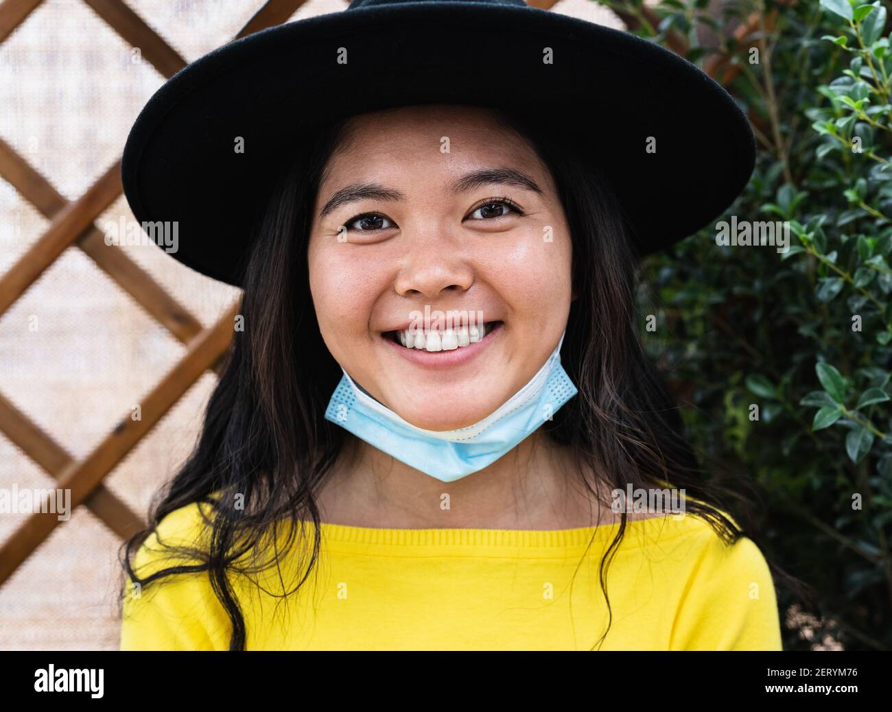 Smiling asian woman hi-res stock photography and images - Alamy