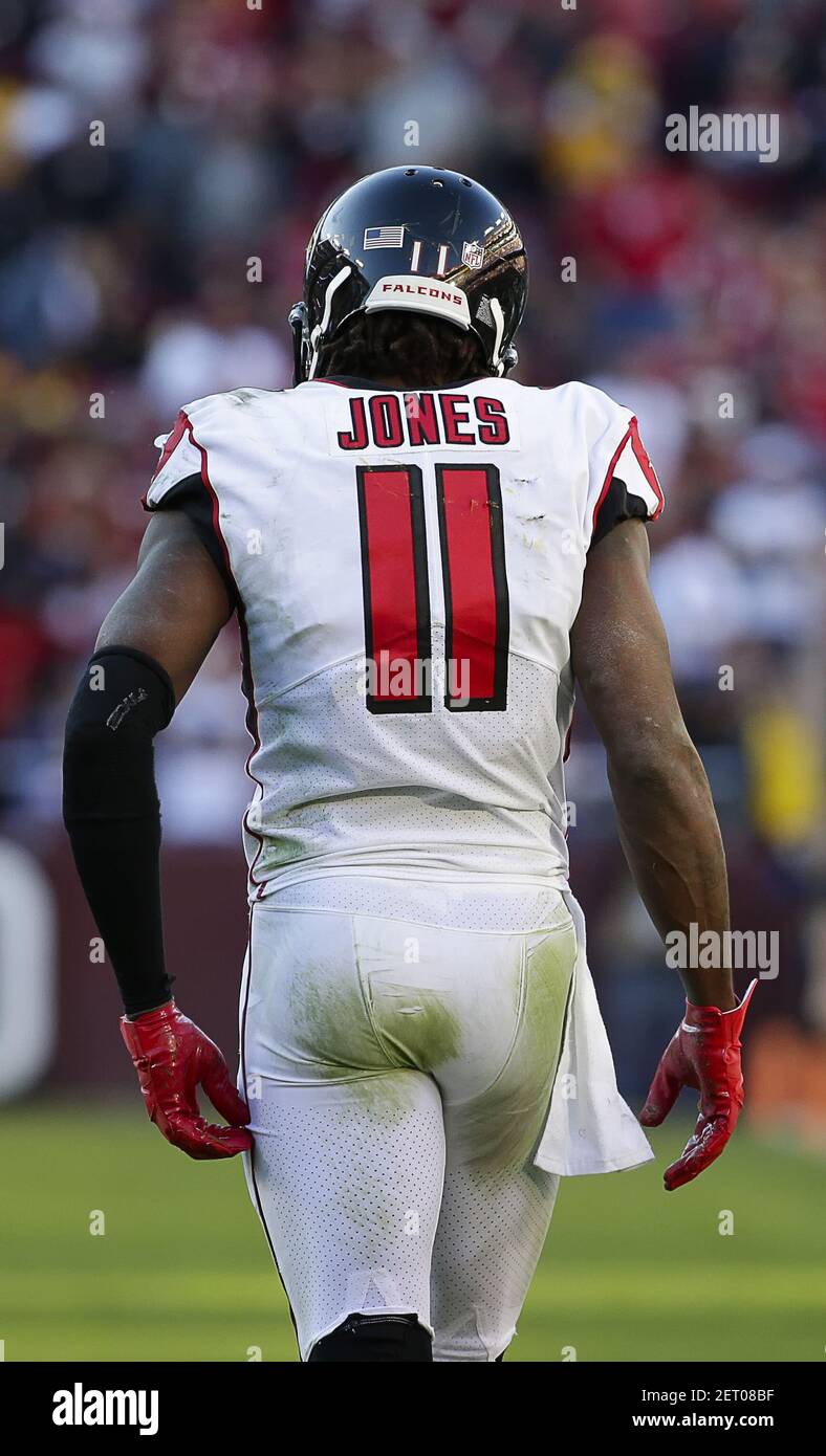 Landover, MD, USA. 4th Nov, 2018. Atlanta Falcons WR #11 Julio Jones  celebrates his first touchdown of the season with this teammates during a  NFL football game between the Washington Redskins and