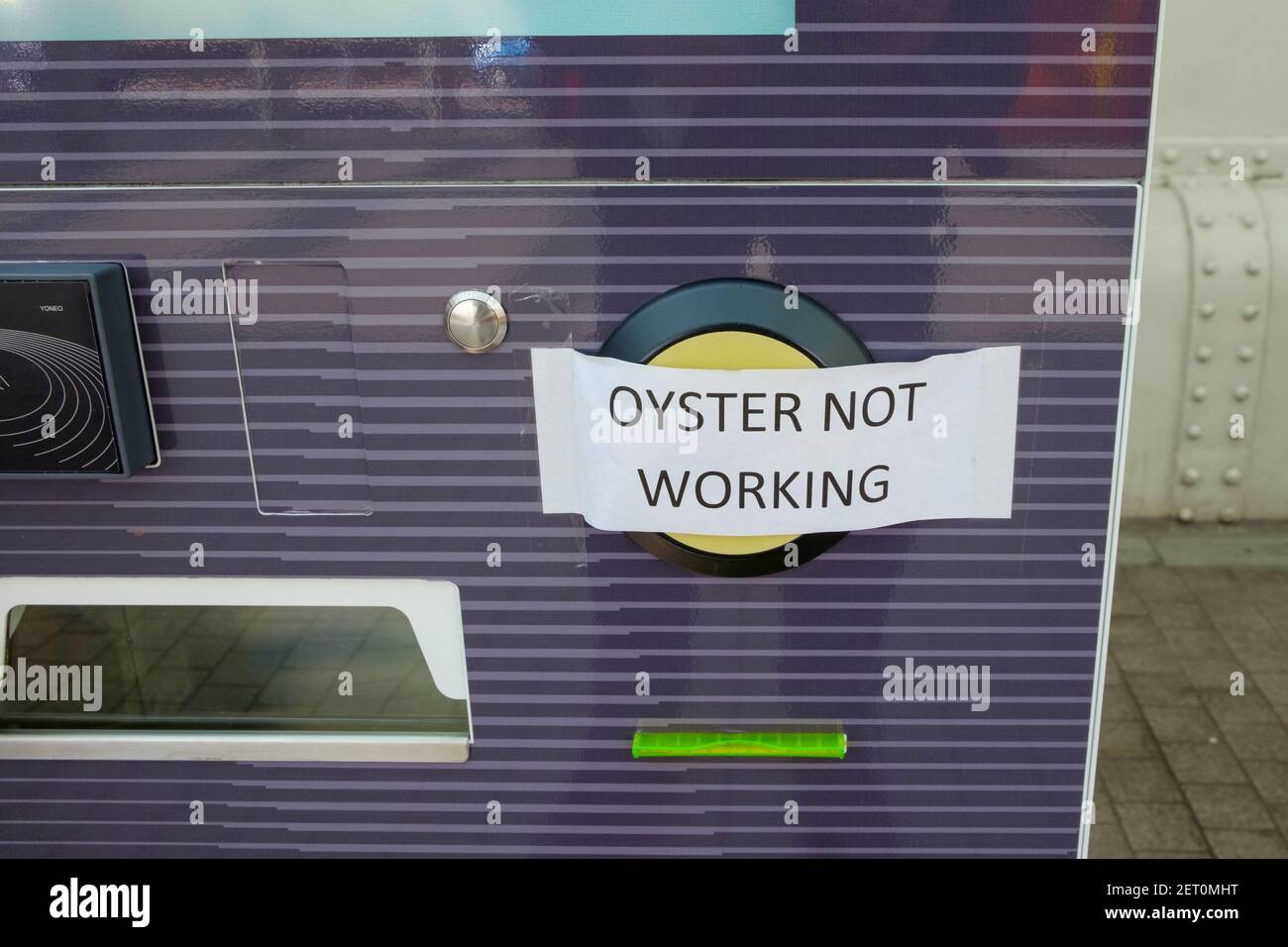 Oyster card reader hires stock photography and images Alamy