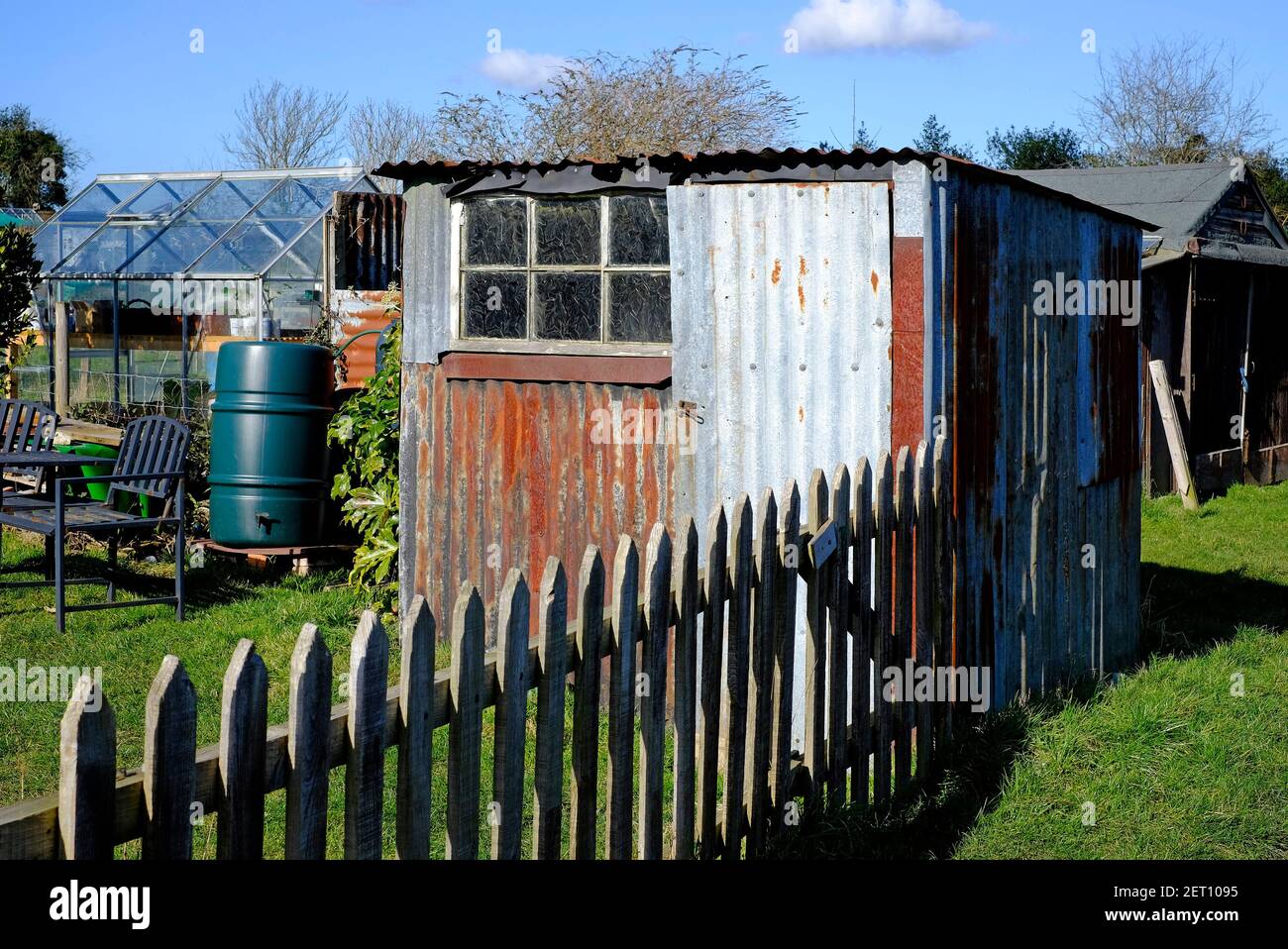 Rusty shed sheds hires stock photography and images Alamy