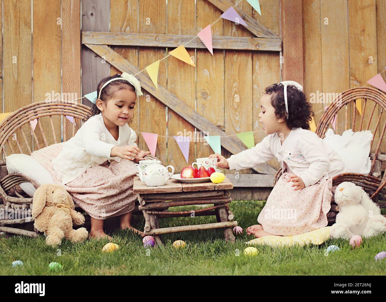 Garden tea party hi-res stock photography and images - Alamy