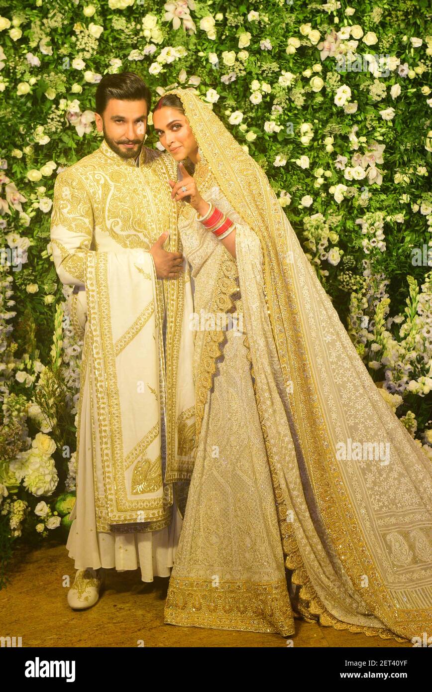 ranveer singh golden dress The pastel wedding era is officially dead. Ranveer Singh just buried it. While the internet is busy memeing his chaotic street style, his *Dhurandhar* look quietly dropped the most important menswear moment