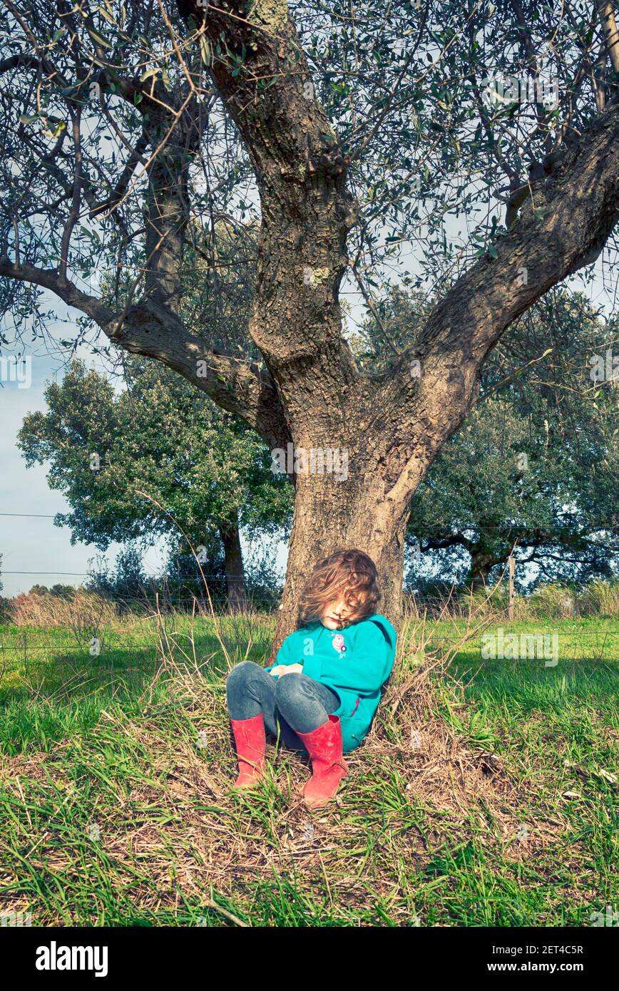 Sleeping under the tree hires stock photography and images Alamy