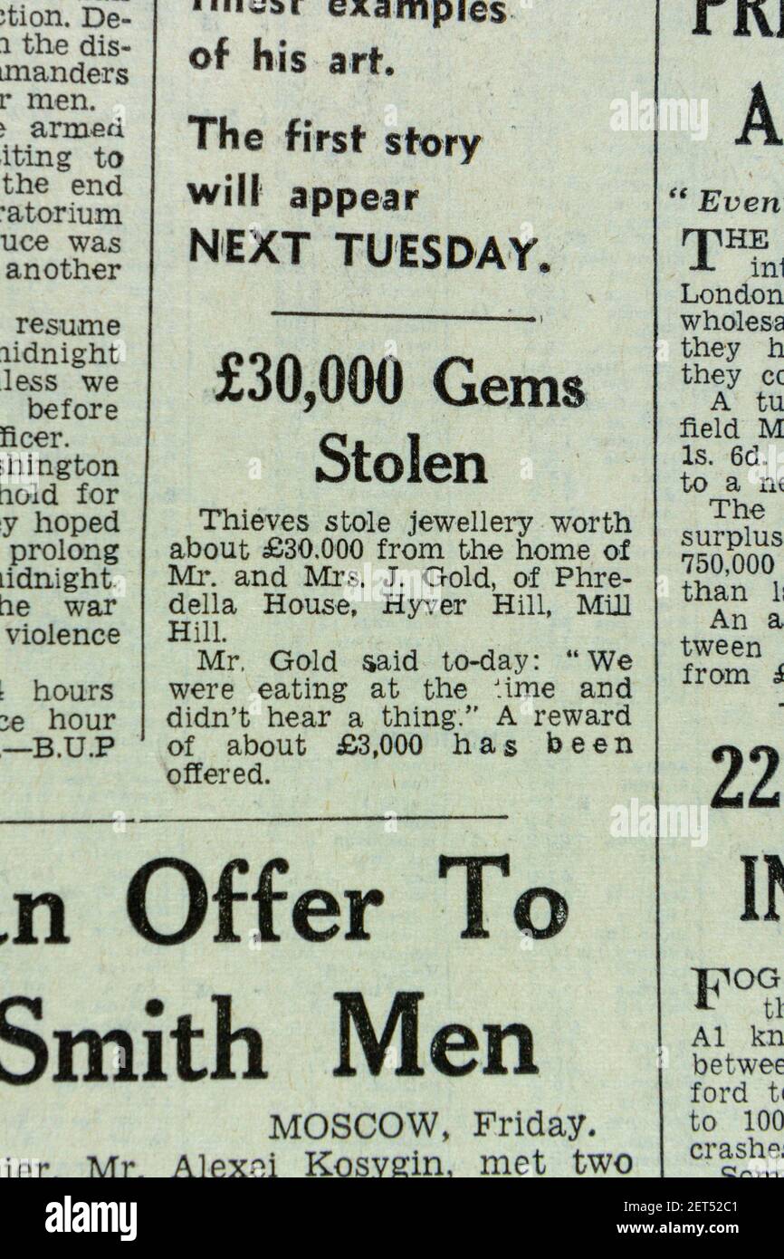 Small article about the theft of £30,000 of jewelry the Evening News newspaper (Friday 24th December 1965), London, UK. Stock Photo