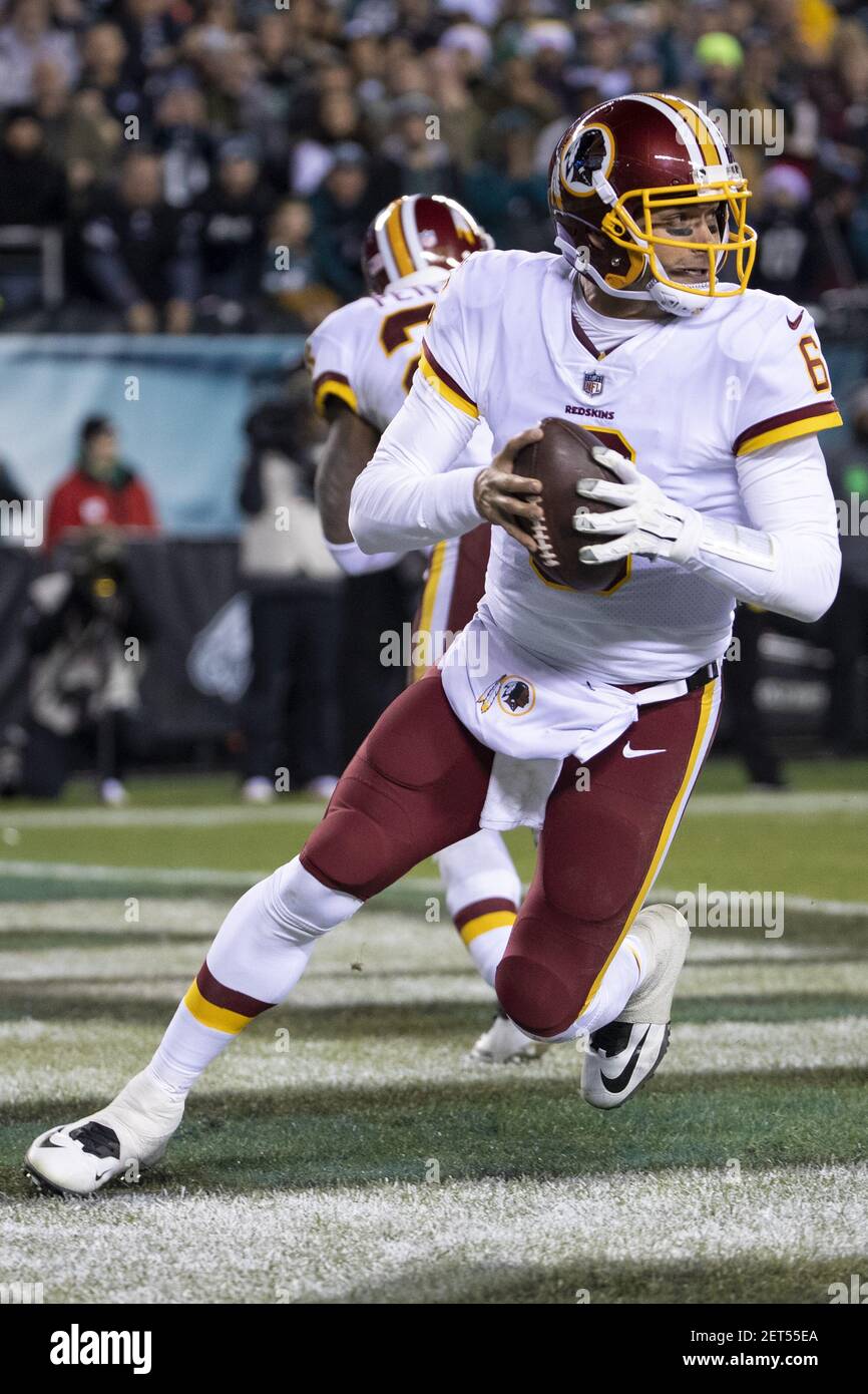 Washington Redskins quarterback Mark Sanchez (6) looks for a