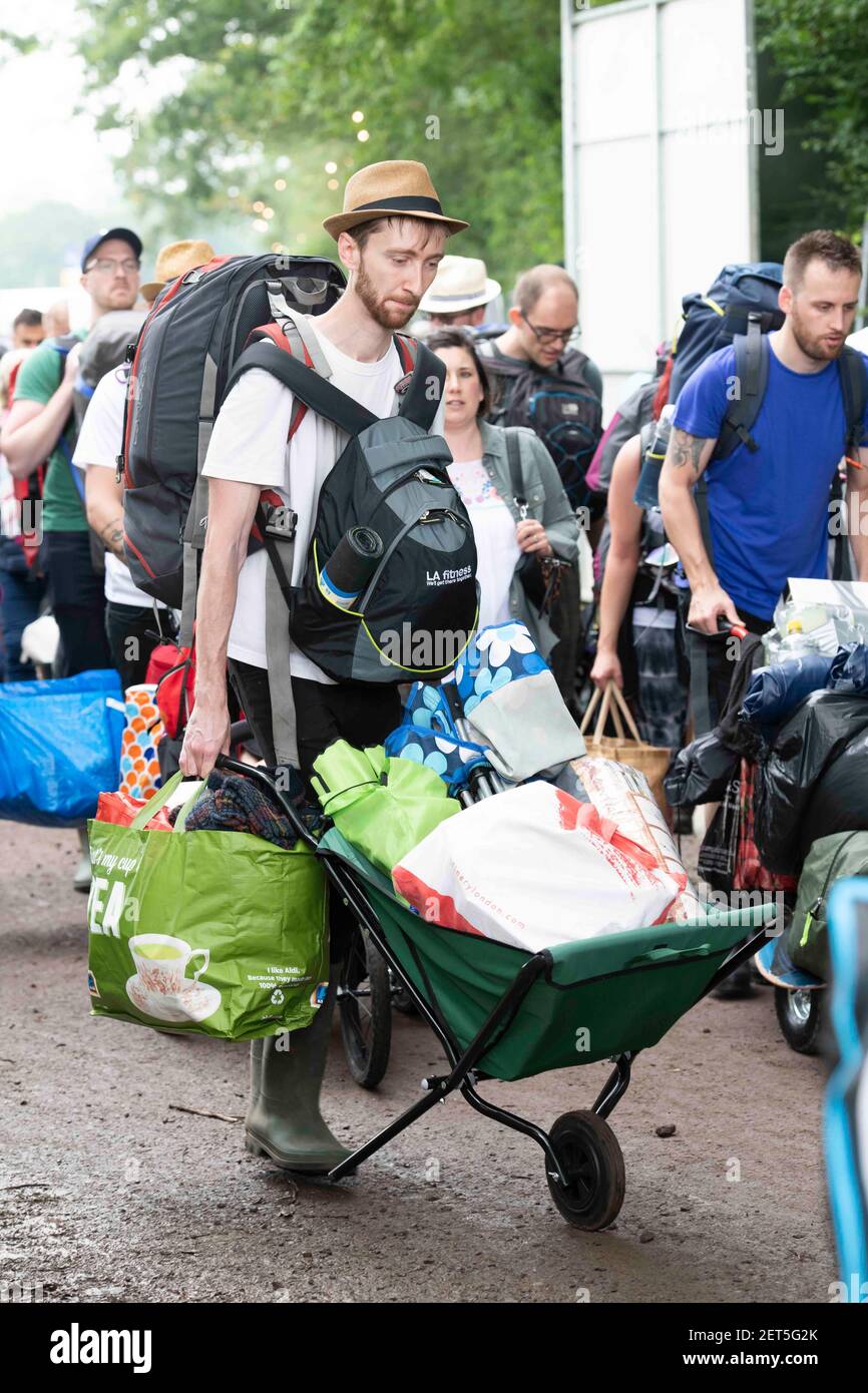 Festival goers arrive on site for Glastonbury 2019 at Worthy Farm, Pilton, Somerset. Picture date: Wednesday 26th June 2019.  Photo credit should read:  David Jensen Stock Photo