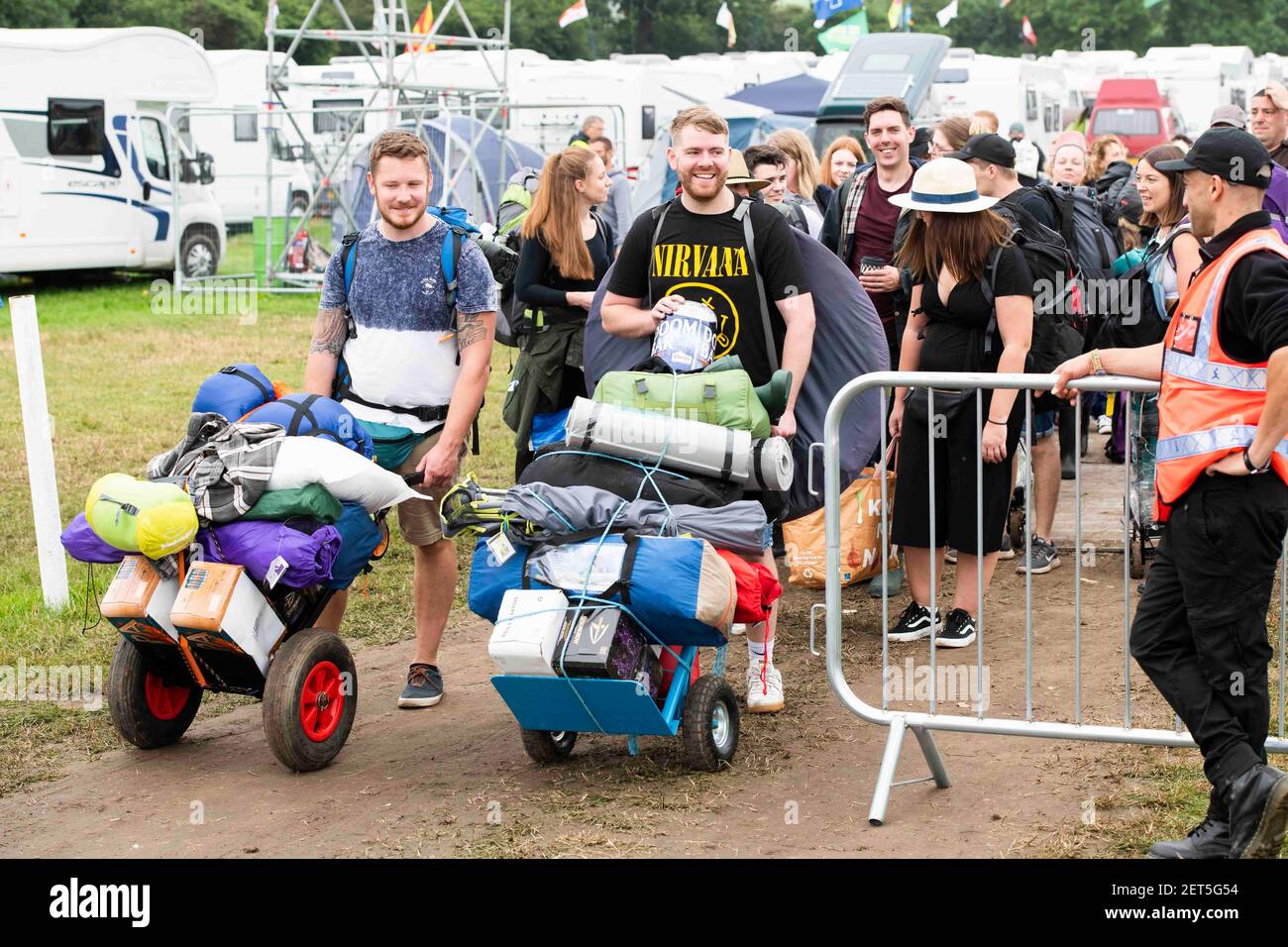 Festival goers arrive on site for Glastonbury 2019 at Worthy Farm, Pilton, Somerset. Picture date: Wednesday 26th June 2019.  Photo credit should read:  David Jensen Stock Photo