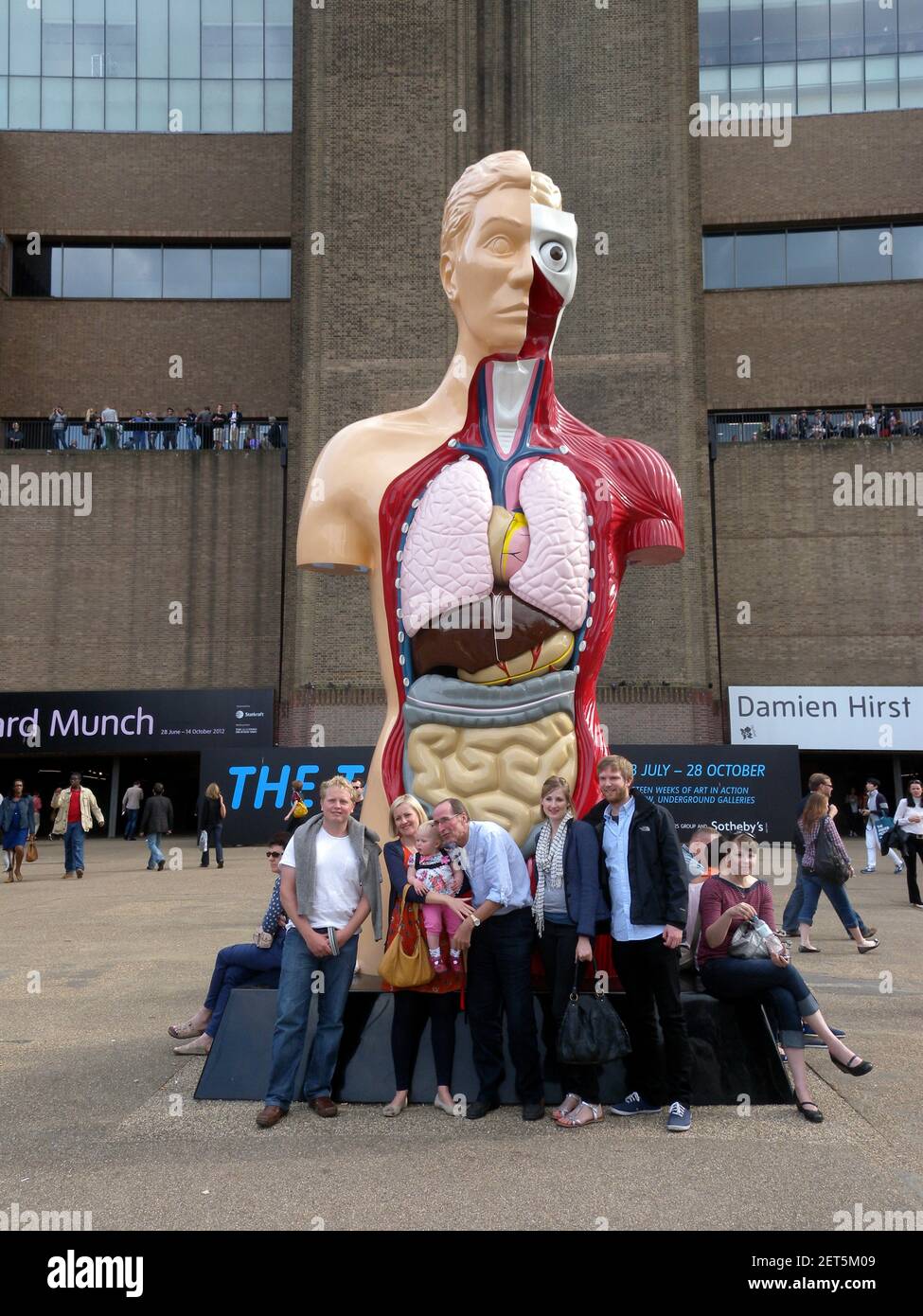 Family posing for a photograp at the statue by Damian Hirst at Tate Modern in London Stock Photo
