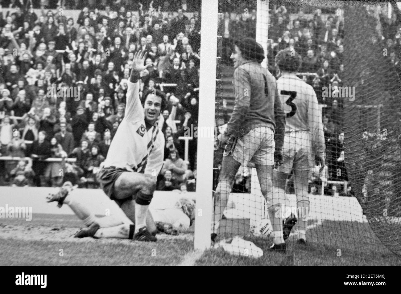 GEORGE GRAHAM SCORES FOR PORTSMOUTH 1975 PIC MIKE WALKER Stock Photo ...
