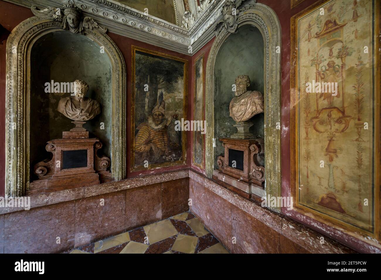 Roman grotesque painting hi-res stock photography and images - Alamy