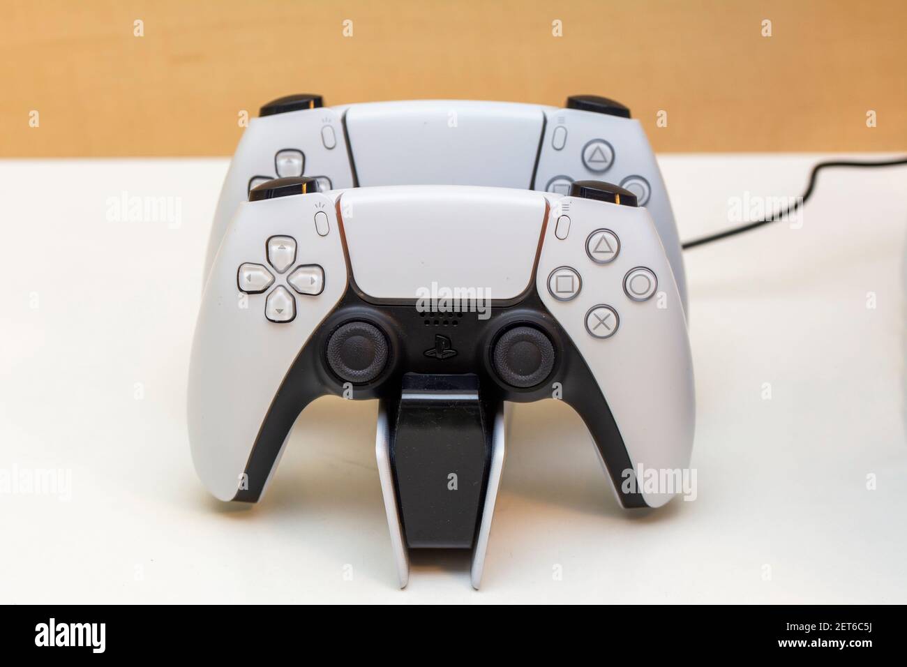 Ps5 controller hi-res stock photography and images - Alamy