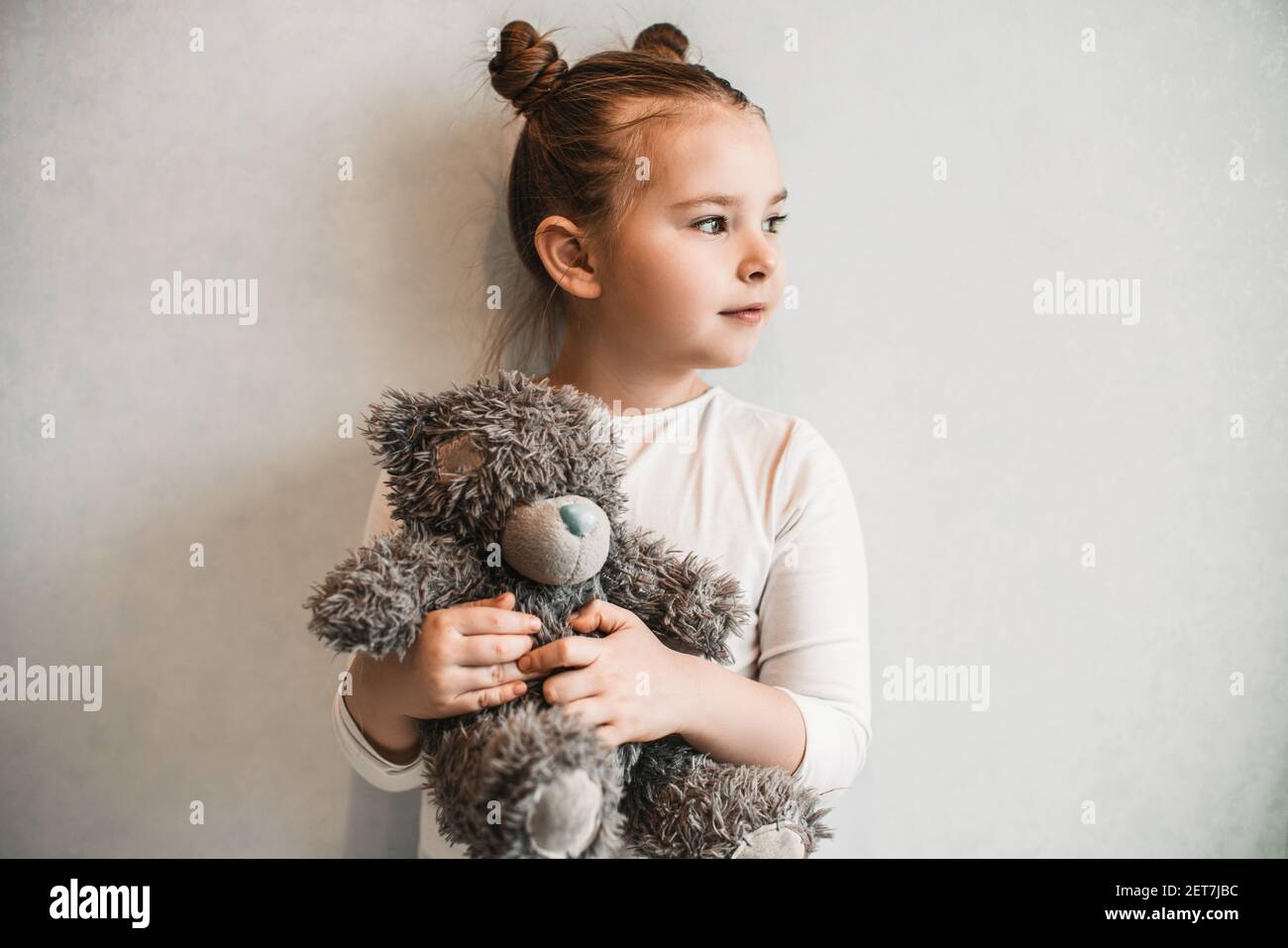 Child teddy bear sad hi-res stock photography and images - Alamy