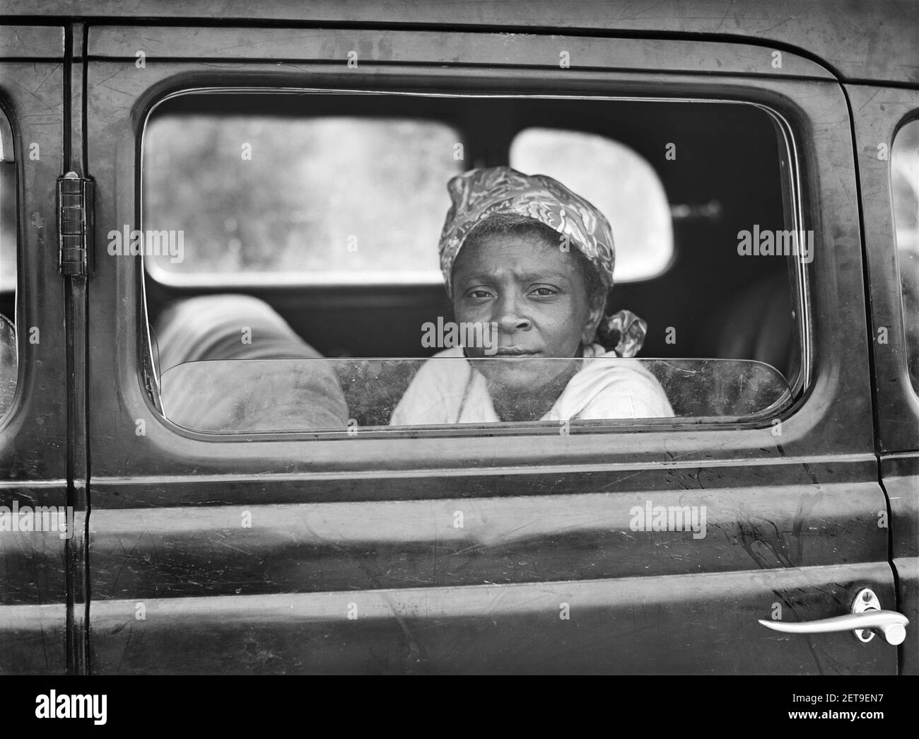 Migratory Agricultural Worker in Car on way to Cranberry, New Jersey, USA for Potato Season, Shawboro, North Carolina, USA, Jack Delano, U.S. Farm Security Administration, July 1940 Stock Photo