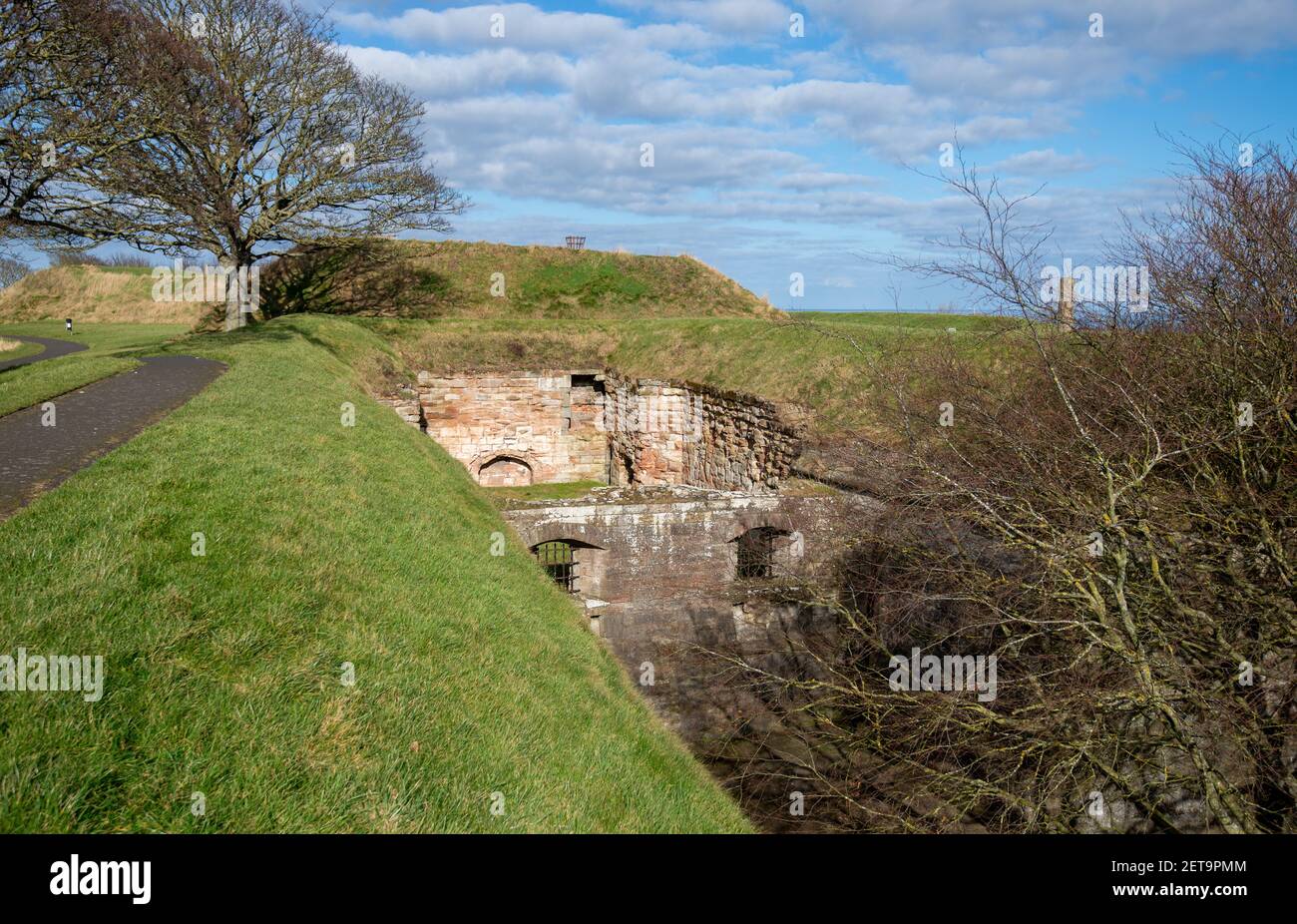 The Elizabethan town walls that surround Englands most northerly town, Berwick upon Tweed, Northumberland, England, UK Stock Photo