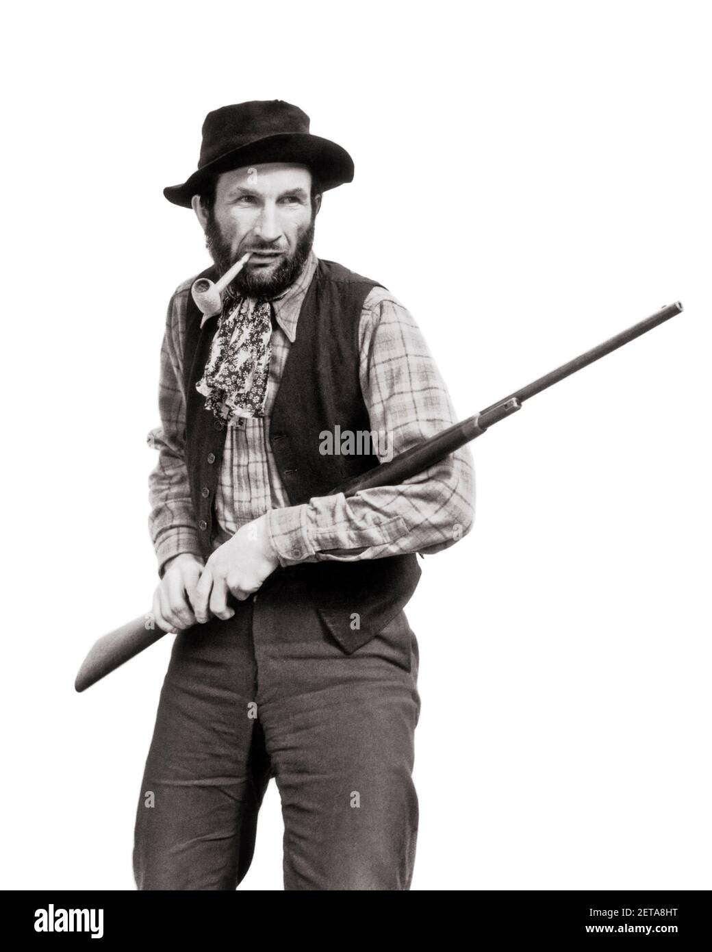 1930s MAN WESTERN MOVIE CHARACTER ACTOR BEARD SMOKING CORNCOB PIPE LOOKING ANGRY MEAN SUSPICIOUS HOLDING A RIFLE GUN - c740 HAR001 HARS ANGER FEAR CAREER BALANCE LIFESTYLE ACTOR JOBS PIPE RURAL HEALTHINESS COPY SPACE FULL-LENGTH HALF-LENGTH PERSONS RIFLE MALES RISK WESTERN PROFESSION ENTERTAINMENT CONFIDENCE ROBBER VEST EXPRESSIONS MIDDLE-AGED B&W MIDDLE-AGED MAN PERFORMING ARTS MEAN SKILL OCCUPATION SKILLS WELLNESS ADVENTURE DANGEROUS PERFORMER PIPES STRENGTH TOBACCO STRATEGY CAREERS EXCITEMENT LABOR PRIDE BAD HABIT BANDANA EMPLOYMENT ENTERTAINER FACIAL HAIR OCCUPATIONS SMOKER NICOTINE Stock Photo