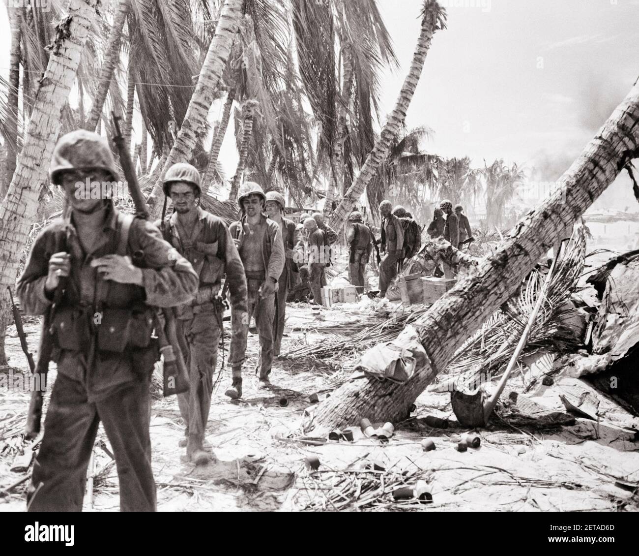 1940s COLUMN OF UNITED STATES MARINES BADLY IN NEED OF REST AND FOOD AFTER COMBAT ACTION IN THE SOUTH PACIFIC WORLD WAR II - m628 HAR001 HARS COPY SPACE FULL-LENGTH PERSONS INSPIRATION MALES RISK CONFIDENCE AFTER B&W SUCCESS WIDE ANGLE STRENGTH THIS VICTORY STRATEGY COURAGE AND CAMOUFLAGE COLUMN LEADERSHIP POWERFUL PROGRESS WORLD WARS PRIDE WORLD WAR WORLD WAR TWO WORLD WAR II IN OF ON THE MARINES OCCUPATIONS UNIFORMS CONCEPTUAL WORLD WAR 2 VICIOUS COMBAT COOPERATION FIREARM FIREARMS HAVE INFANTRY MID-ADULT MID-ADULT MAN NEED REST SITUATION YOUNG ADULT MAN BLACK AND WHITE CAUCASIAN ETHNICITY Stock Photo