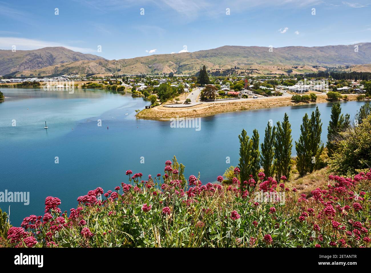 The town of Cromwell in Otago on the Clutha River Stock Photo