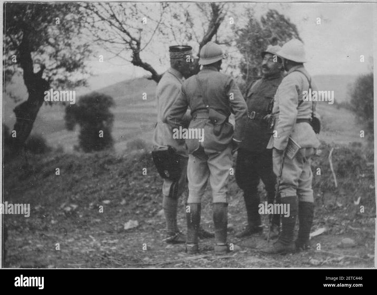 Petka frontière serbo-grecque (octobre 1916) Le général Cordonnier conversant avec le général Sicre. Stock Photo