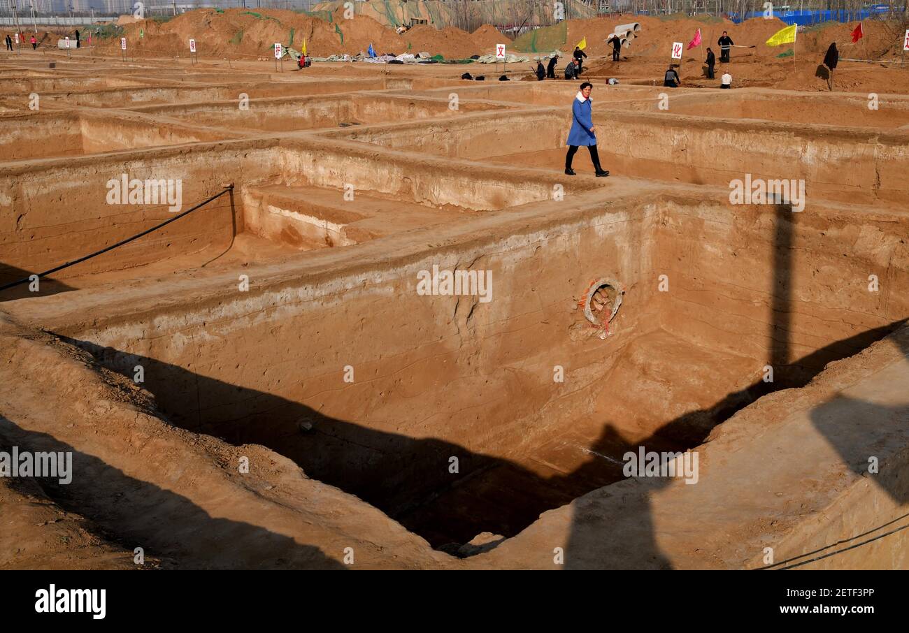 (170215) -- ZHENGZHOU, Feb. 15, 2017 (Xinhua) -- People work at the site of ancient city of Zhenghan in Xinzheng City, central China's Henan Province, Feb. 14, 2017. The first city gate has been unearthed after 50 plus years of archeological work on the ancient city of Zhenghan. (Xinhua/Zhu Xiang) (zwx) (Photo by Xinhua/Sipa USA) Stock Photo