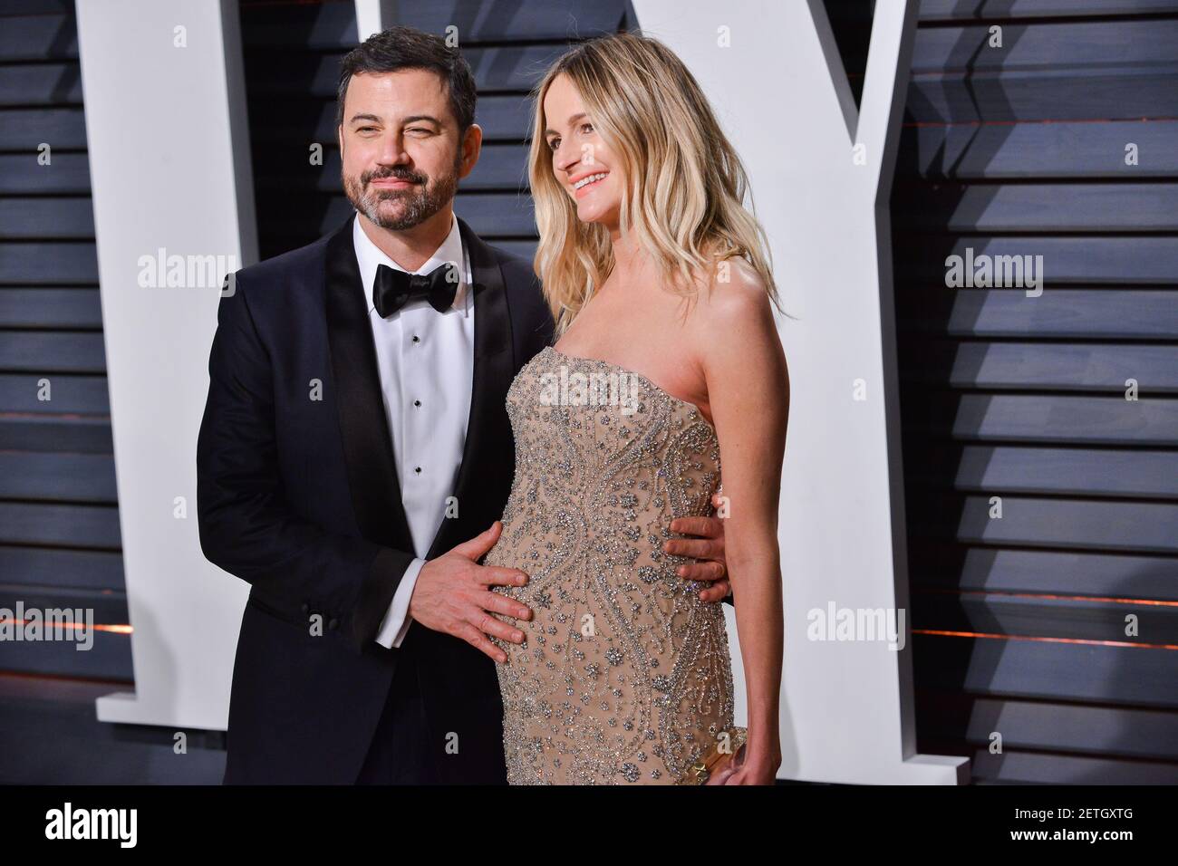 Jimmy Kimmel and Molly McNearney walking the red carpet at the 2017
