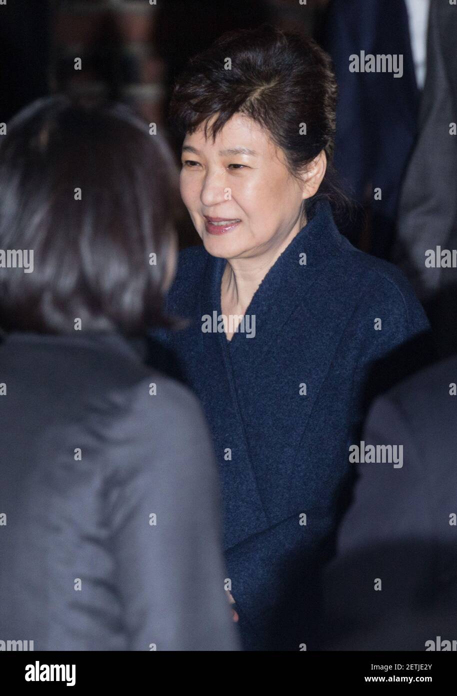 12 March 17 Seoul South Korea South Korea S Ousted Leader Park Geun Hye Arrives At Her Private Home In Seoul South Korea On March 12 17 After Leaving The Blue House