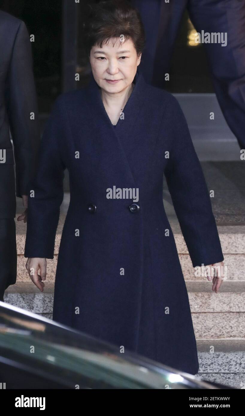 22 March 2017 - Seoul, South Korea : Former South Korean President Park Geun-hye, (center), leaves the prosecutors office in Seoul, South Korea on Wednesday, March 22, 2017. Park is set to be questioned by prosecutors for the first time over a corruption scandal that ended her presidency. Ousted South Korean leader Park Geun-hye pledged to cooperate with investigators before facing hours of questioning for the first time over a corruption scandal that ended her presidency. Photo Credit: Lee Young-ho/Pool (Photo by Xinhua/Sipa USA) Stock Photo