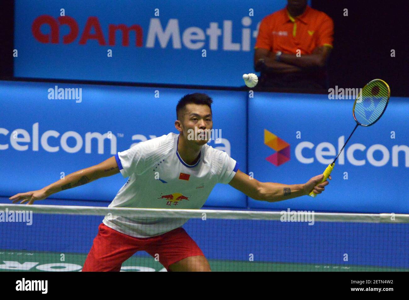 170408) -- KUCHING, April 8, 2017 (Xinhua) -- China's Lin Dan hits 