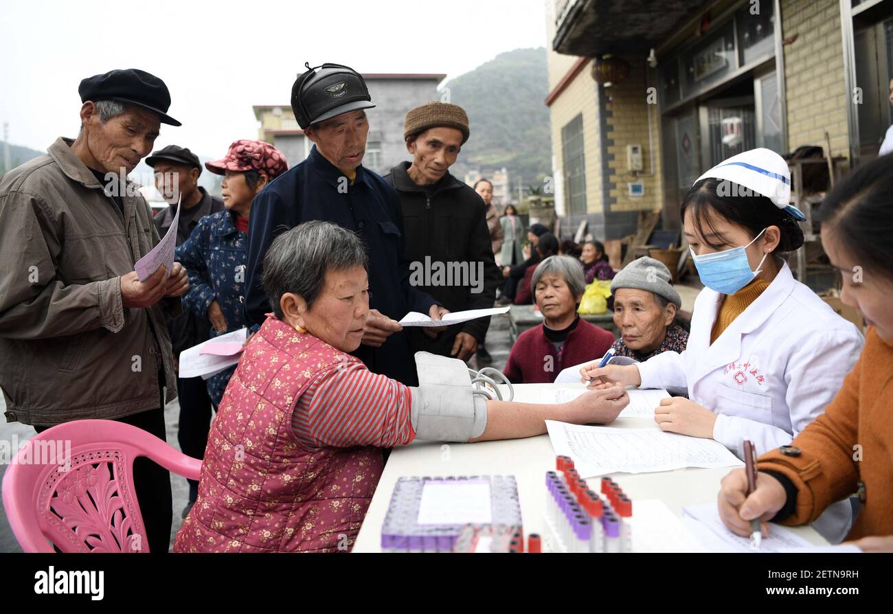 Changsha April 10 17 Xinhua Director Tian Rui 2nd L And Other Doctors Pose For A Photo Outside The Angdong Hospital At Angdong Village Of Baojing County Central China S