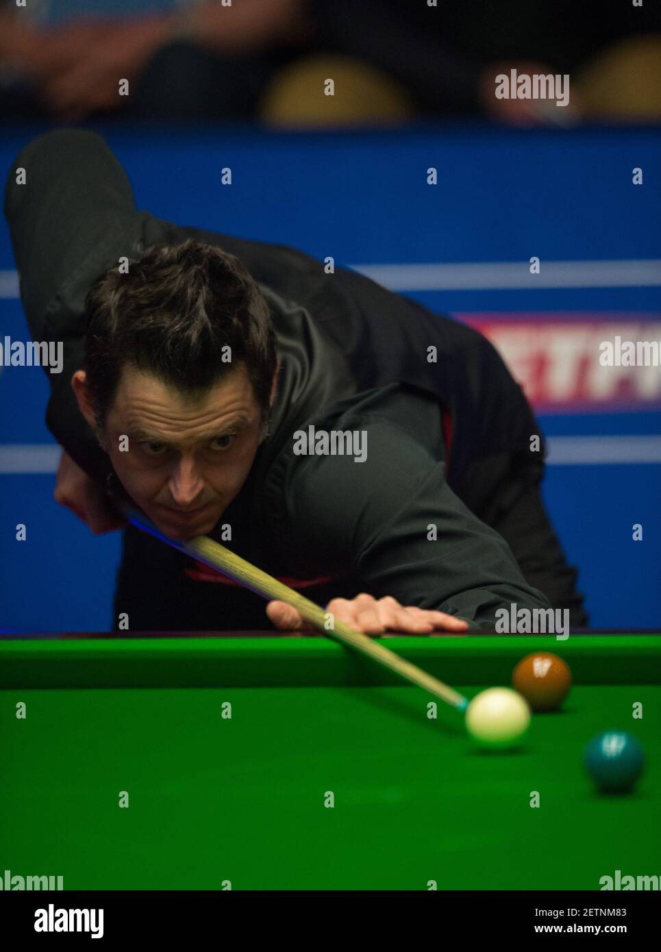 hval animation meddelelse SP) BRITAIN-SHEFFIELD-SNOOKER-WORLD SNOOKER CHAMPIONSHIP-WILSON VS  O'SULLIVAN (170417) -- SHEFFIELD, Apr. 17, 2017 (Xinhua) -- Ronnie  O'Sullivan of England competes during his first round match against Gary  Wilson of England during the World
