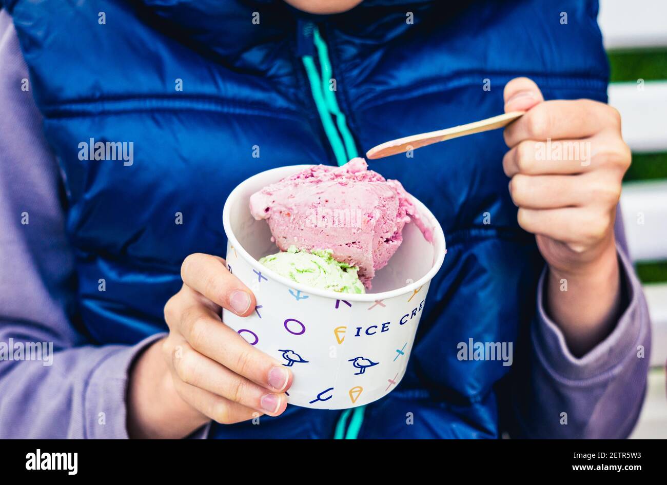 Stack of jumbo wood ice cream craft sticks Stock Photo - Alamy