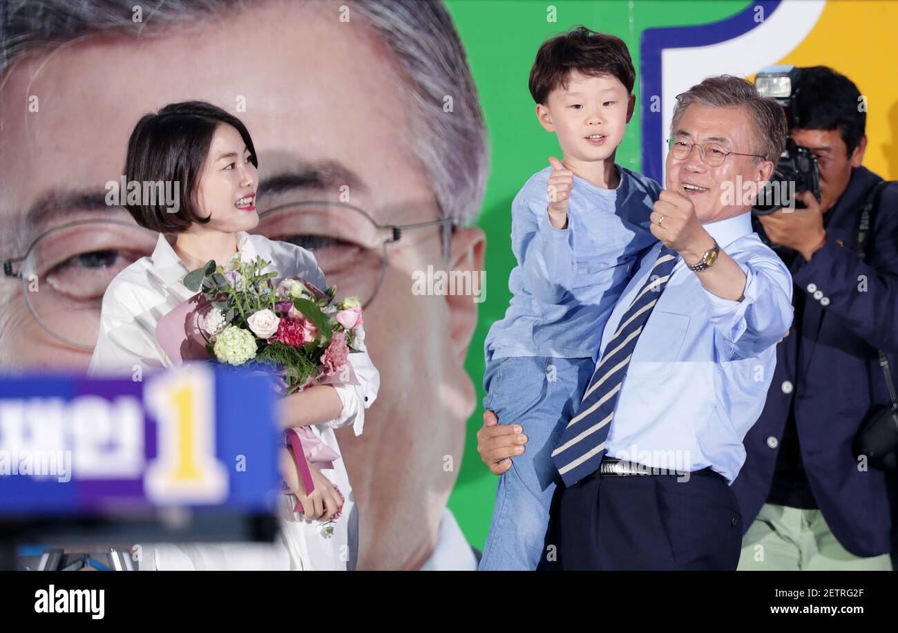 8 May 2017 Seoul South Korea R To L South Korean Presidential Candidate Moon Jae In Former Leader Of The Liberal Democratic Party His Grand Son And Daughter Moon