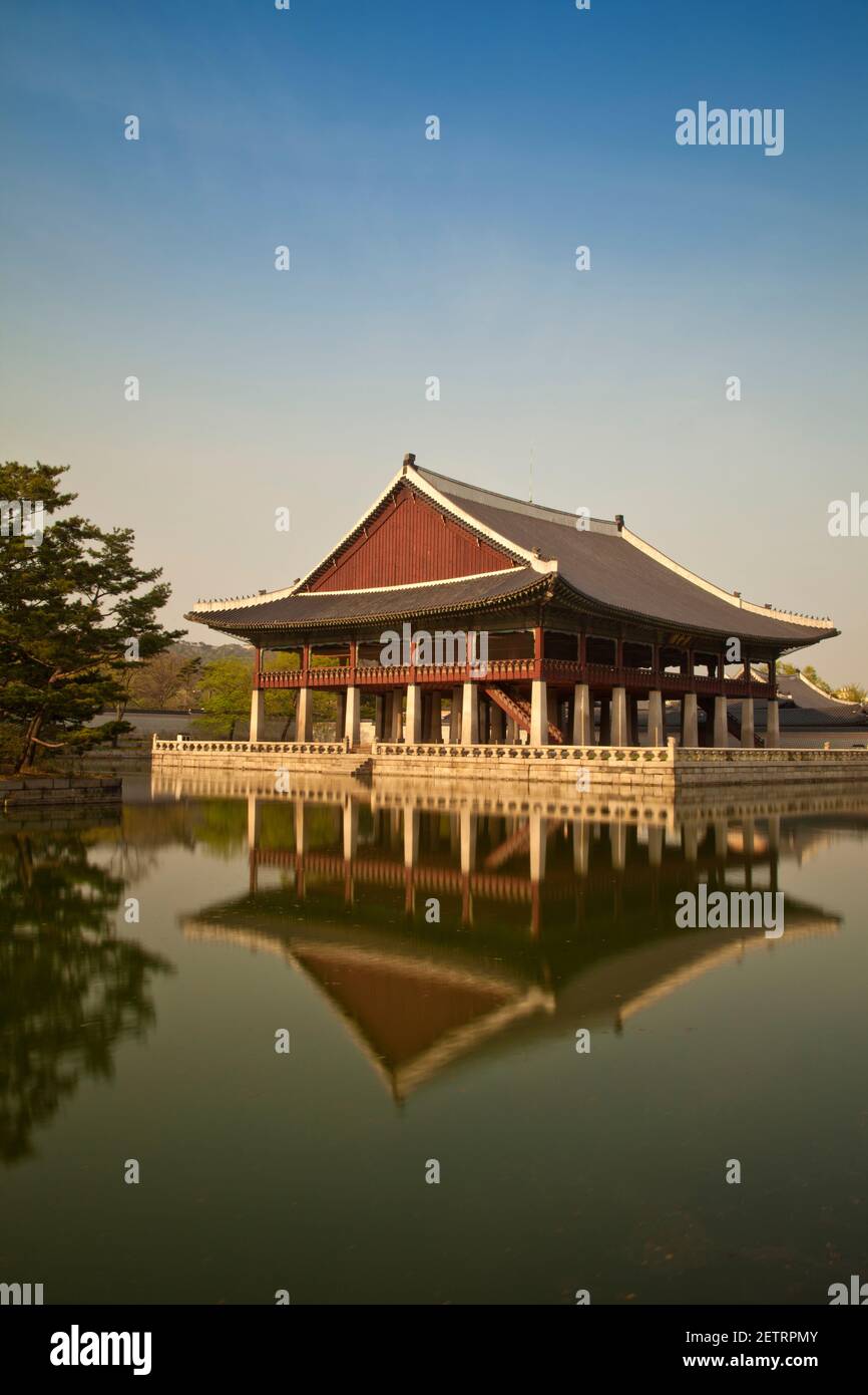Korea, Seoul, Gyeongbokgung Palace, Gyeonghoeru Pavilion Stock Photo