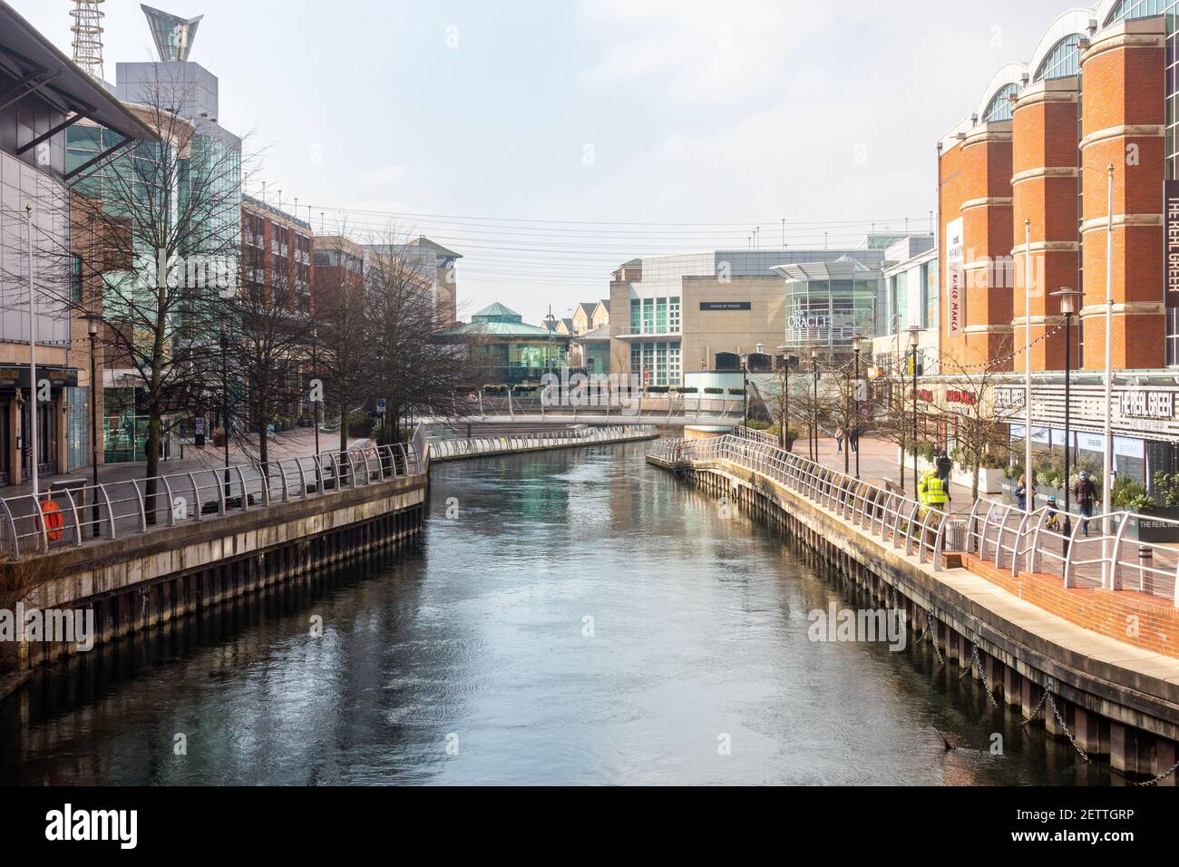 The River Kennet flows through the middle of The Oracle Shopping Centre in Reading, UK. The Riverside area is home to restaurants, cafes and a cinema. Stock Photo