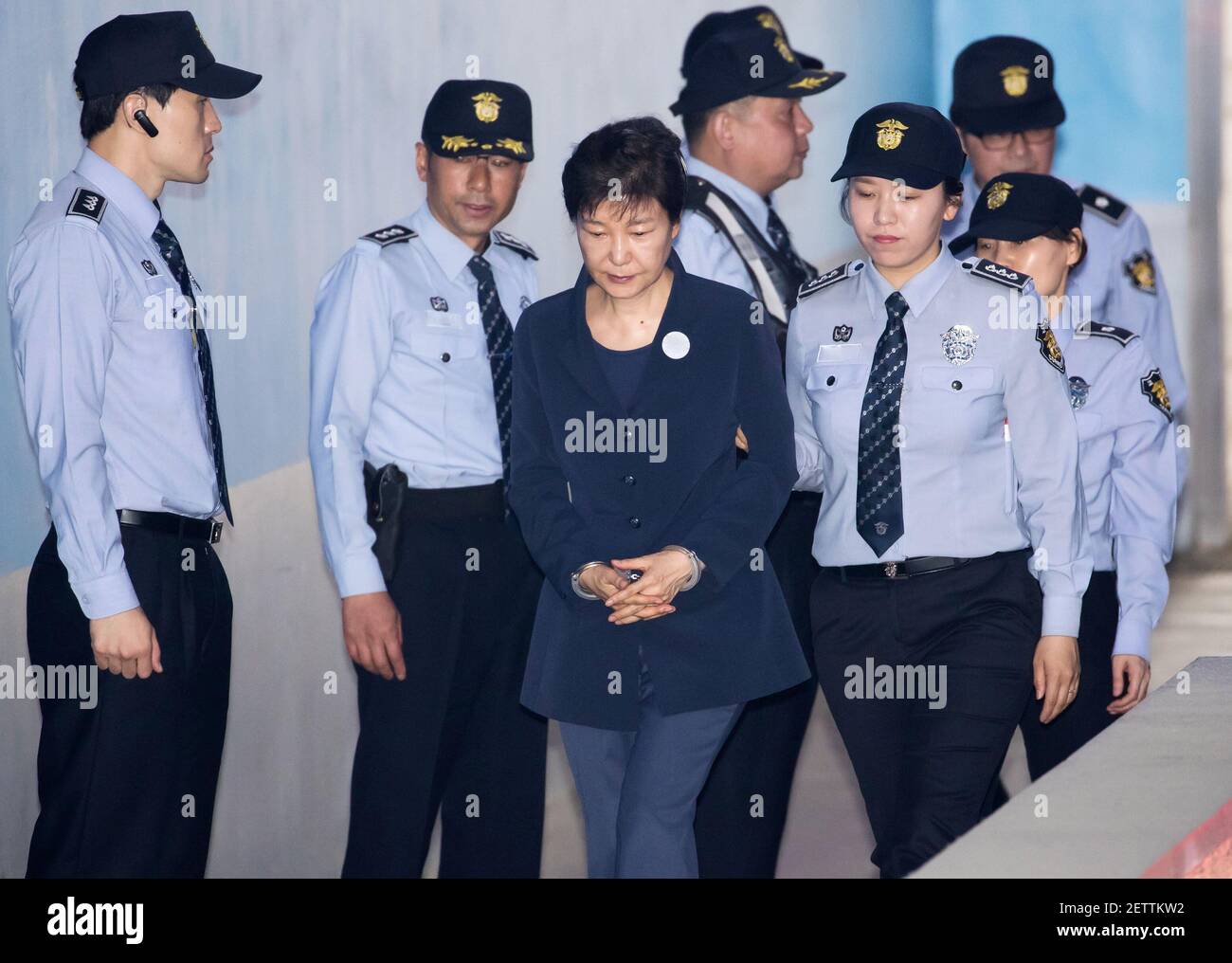 23 May 2017 - Seoul, South Korea : South Korean Park Geun-hye, former South Korea’s president, (center), is escorted by prison officers as she arrives at the Seoul Central District Court in Seoul, South Korea, on May 23, 2017. Photo Credit: SeongJoon Cho/Pool *** Please Use Credit from Credit Field *** Stock Photo