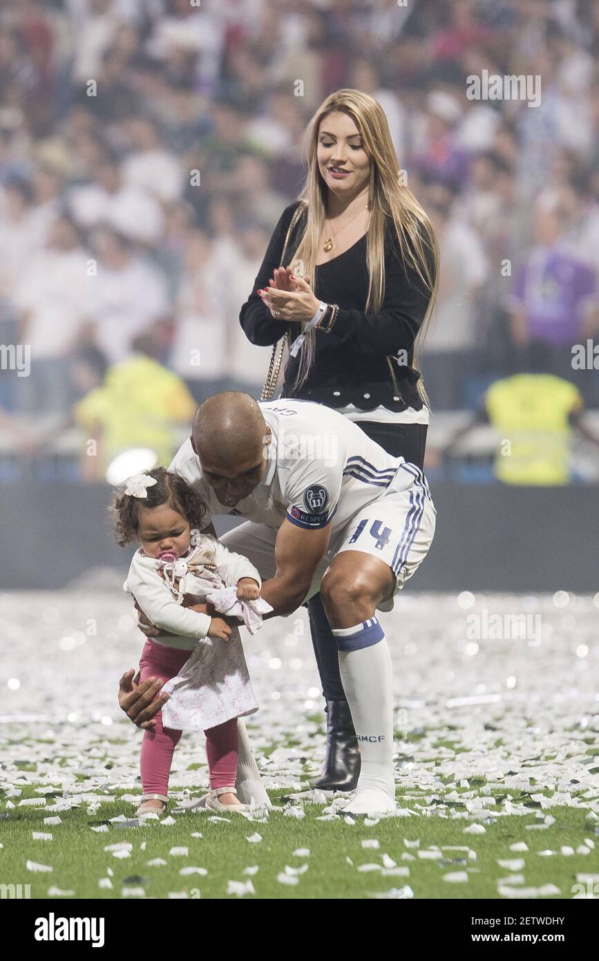 Real Madrid Carlos Henrique Casemiro with his girlfriend, Anna Marian  Ortega and daughter during the celebration of the 13th UEFA Championship at  Santiago Bernabeu Stadium in Madrid, June 04, 2017. Spain. (Photo