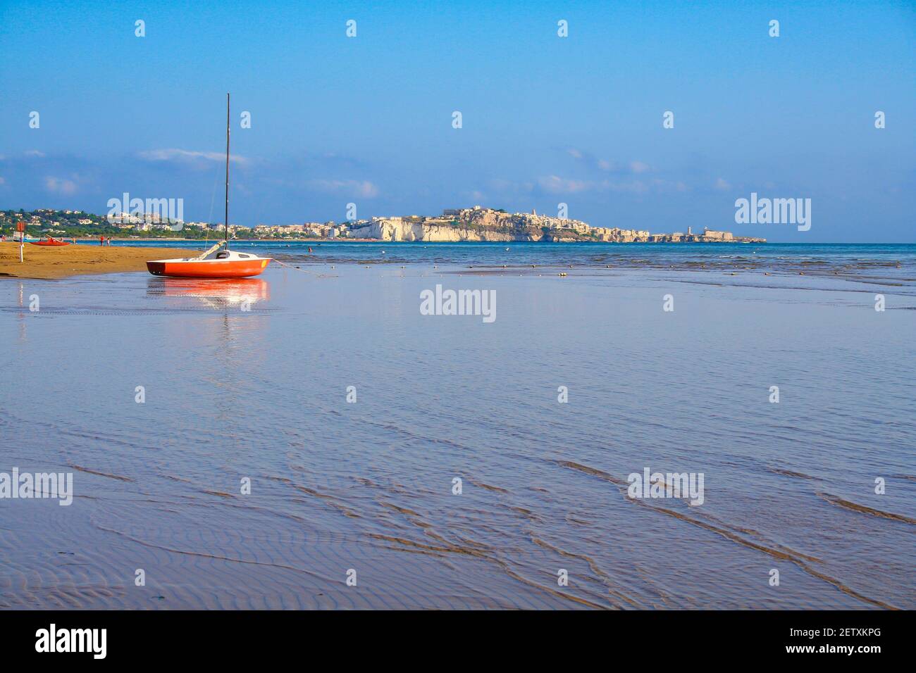 Gargano coast: low tide. Portonuovo beach: Vieste (Apulia) ITALY. It is a succession of fine sand dunes, crossed by many little karst streams. Stock Photo