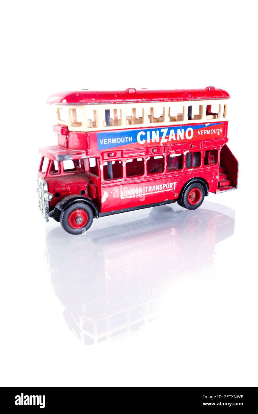 NEW DIE CAST COACH HOLIDAY TOUR BUS RED OR BLUE RUBBER MOVING WHEELS PMS 