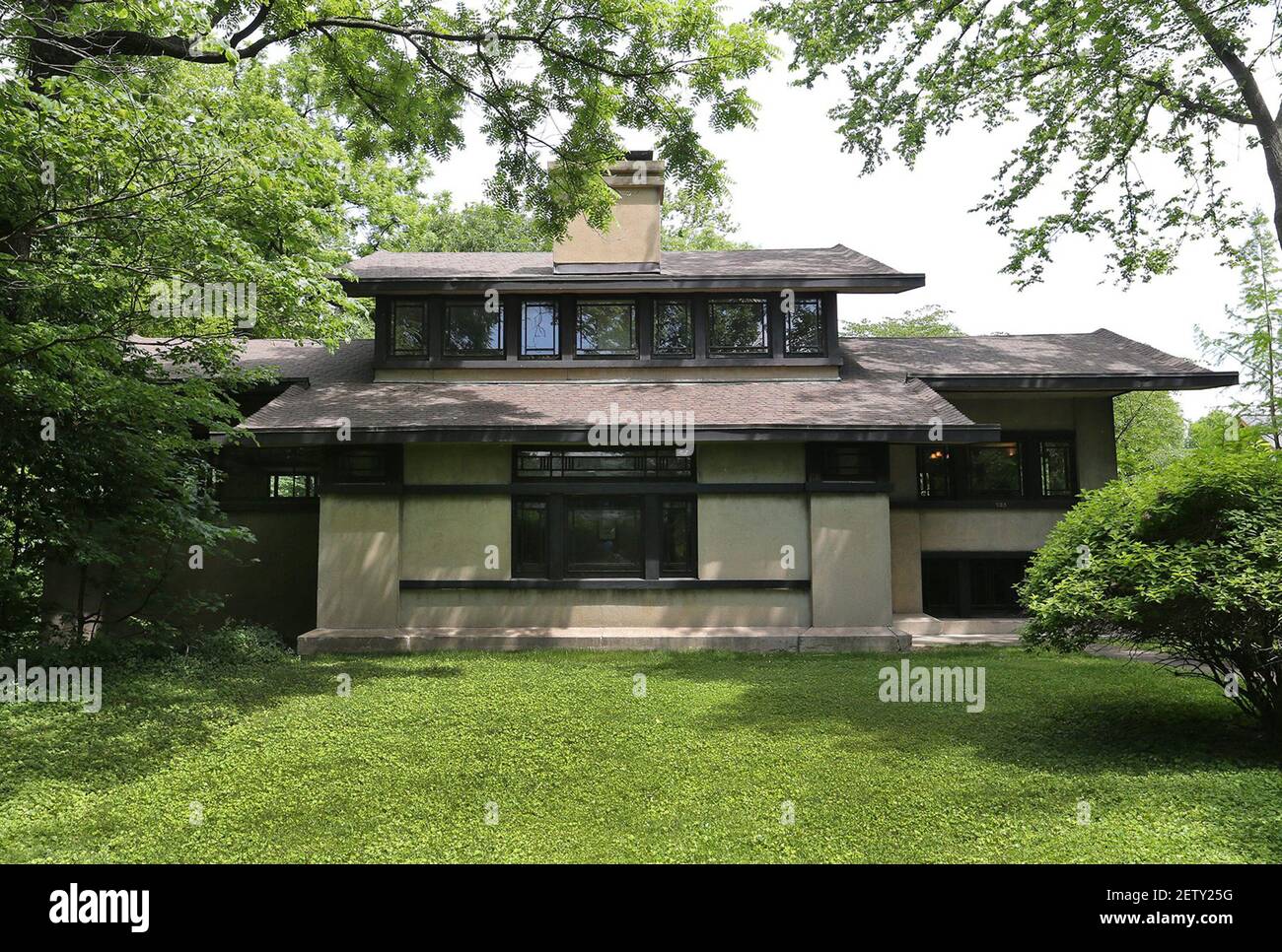 The front view that faces out to Historic Route 66 (called St. Louis