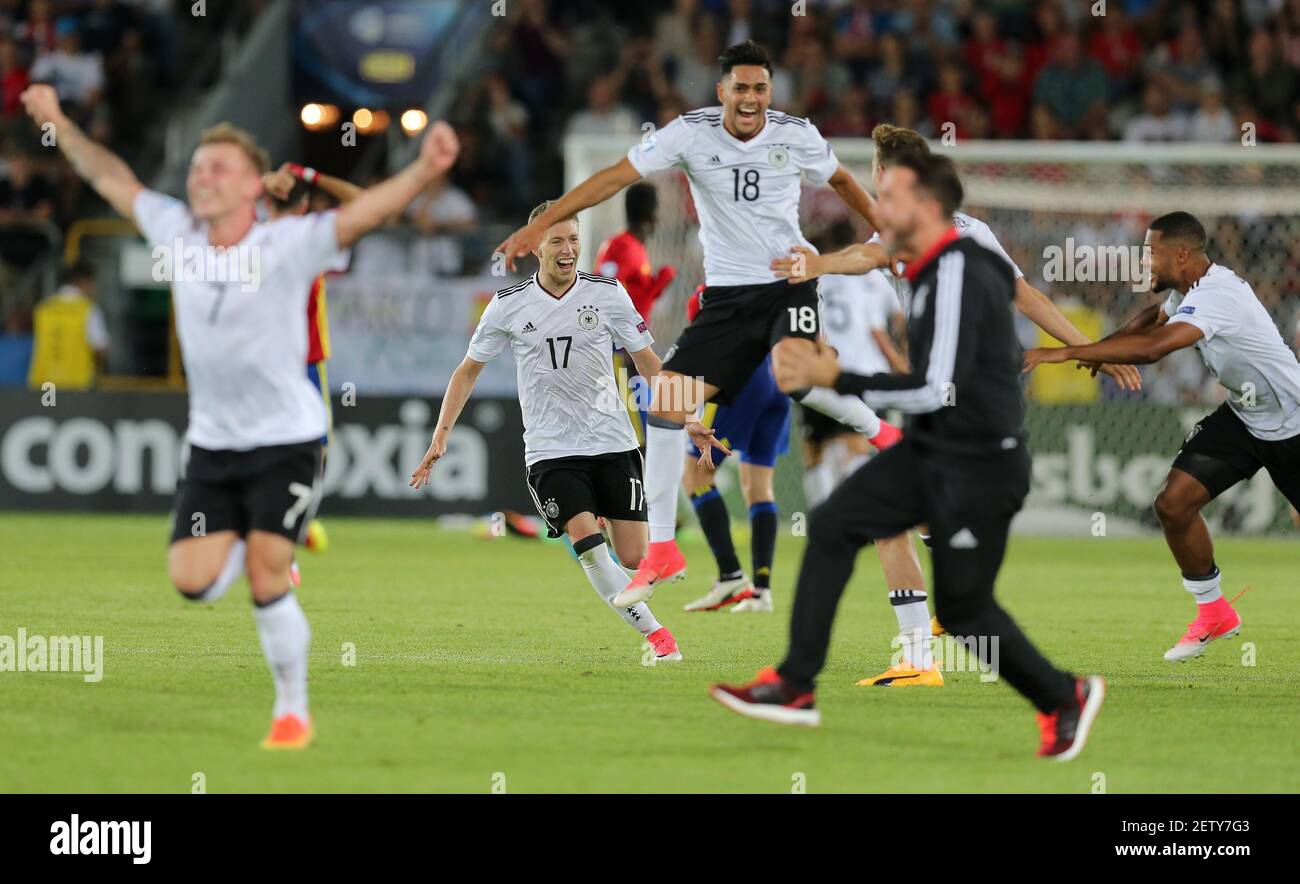 30.06.2017, Krakow, pilka nozna, Mistrzostwa Europy U21, final, Niemcy -  Hiszpania , Radosc reprezentacji Niemiec, German team celebration, UEFA  Under21 Championship final, Germany - Spain, fot. Tomasz Jastrzebowski /  Foto Olimpik ***