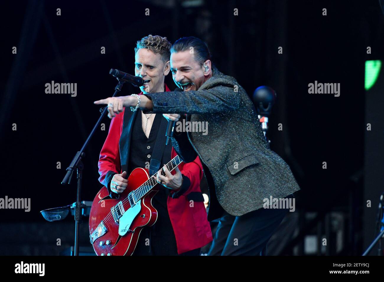 Depeche Mode performs live at Stade De France : Global Spirit Tour 2017 on  July 1, 2017. (Photo by Lionel Urman/Sipa USA) *** Please Use Credit from  Credit Field *** Stock Photo - Alamy