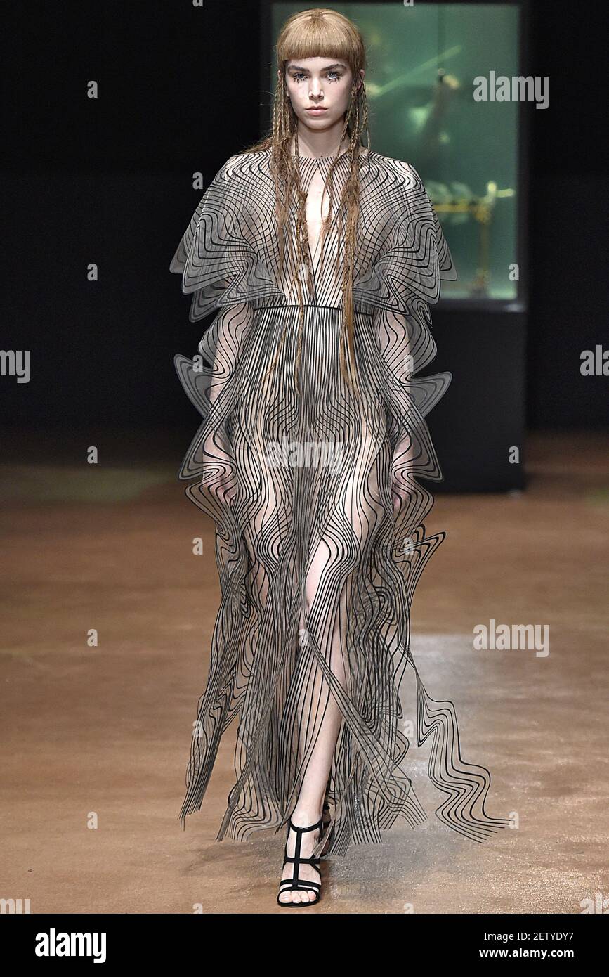 Sanne de Roo on the runway during the Iris Van Herpen Paris Haute Couture  Fall Winter 2017-2018 Fashion Show in Paris, France on July 3, 2017. (Photo  by Jonas Gustavsson) *** Please