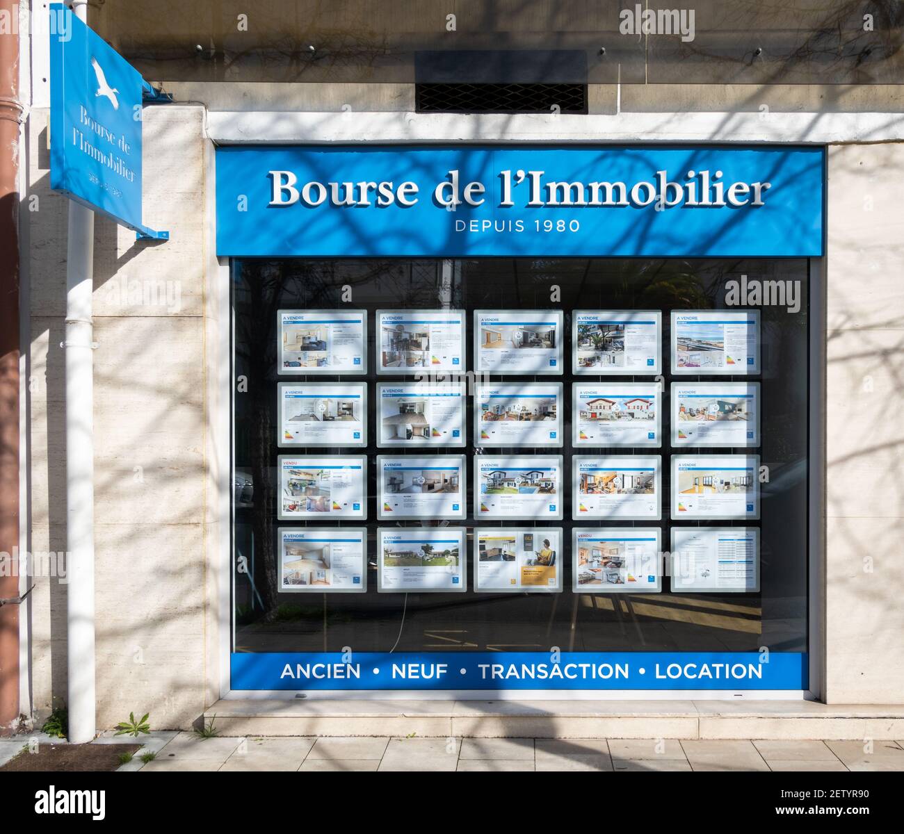 Real estate house logo hires stock photography and images Alamy