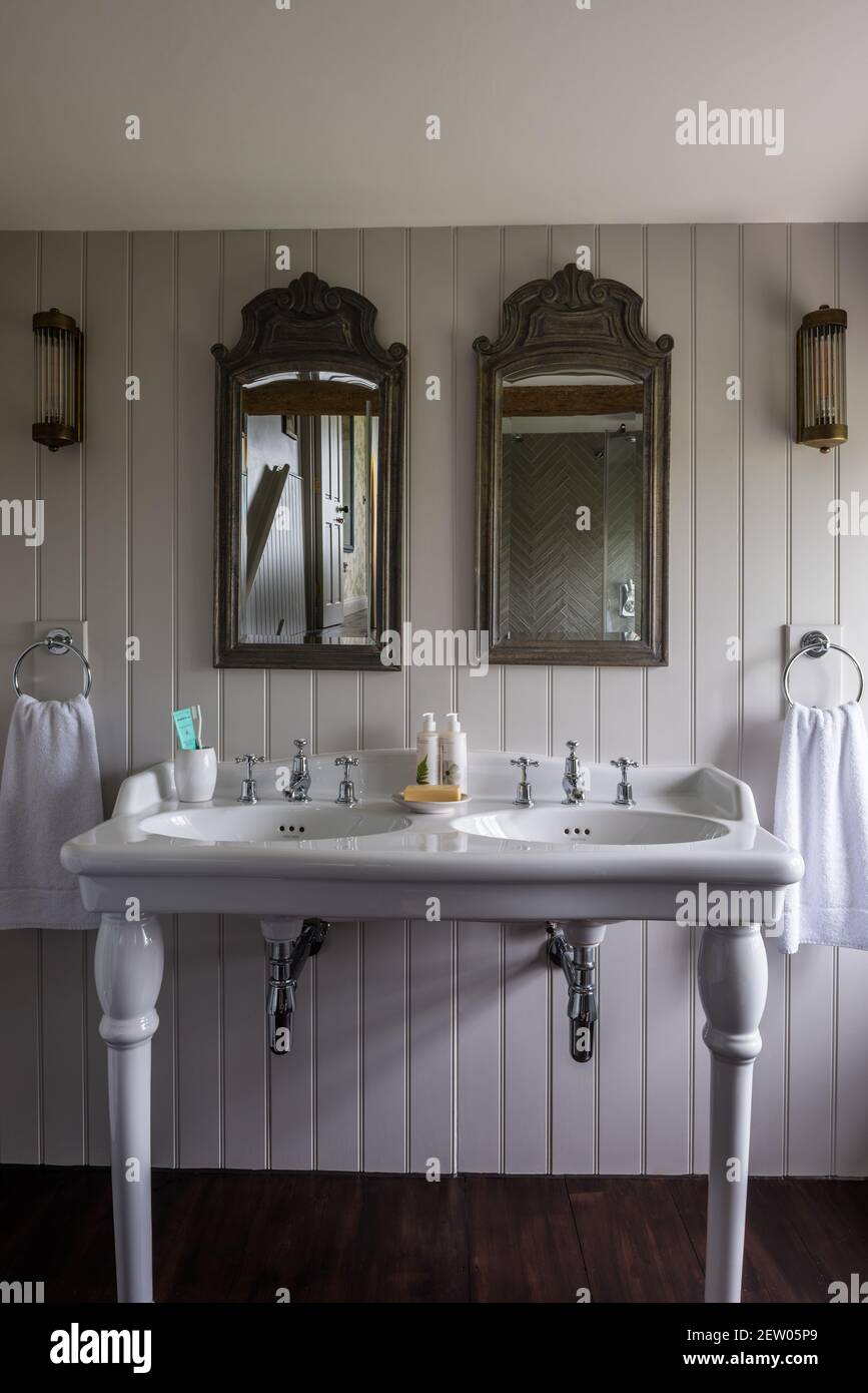 29 Vintage Apartment Decor Ideas For A Cozy And Nostalgic Home - Off-Grid Apartment Renovation Vintage