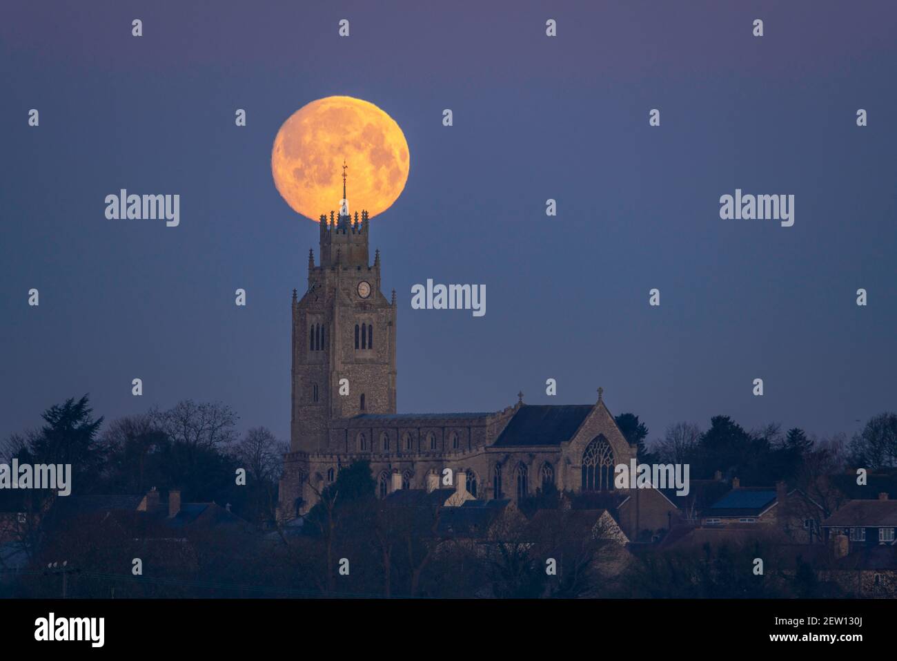 Moonset behind St Andrew's Church, Sutton-in-the-Isle, Cambridgeshire, UK Stock Photo